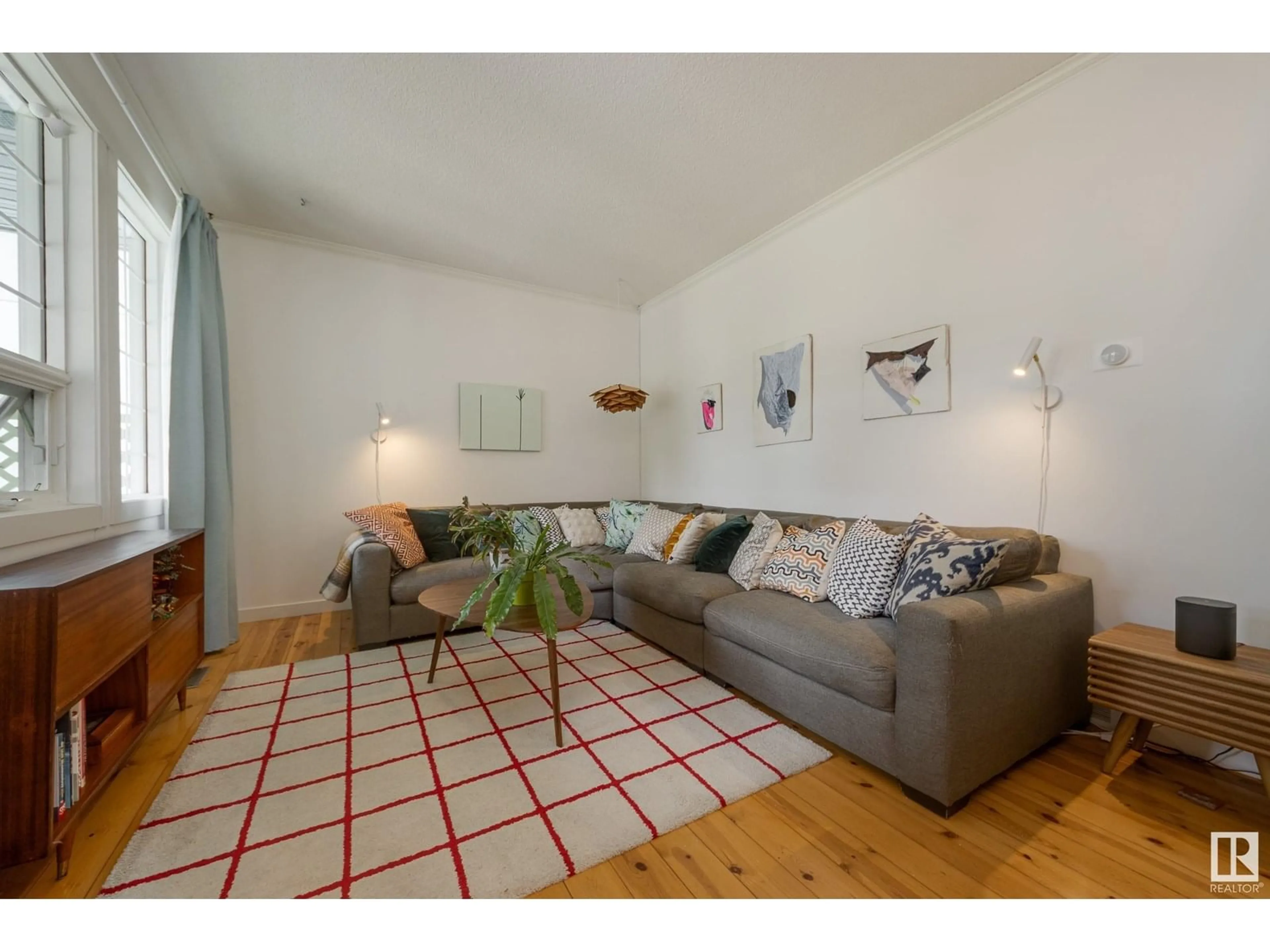 Living room with furniture, wood/laminate floor for 11519 75 AV, Edmonton Alberta T6G0H9