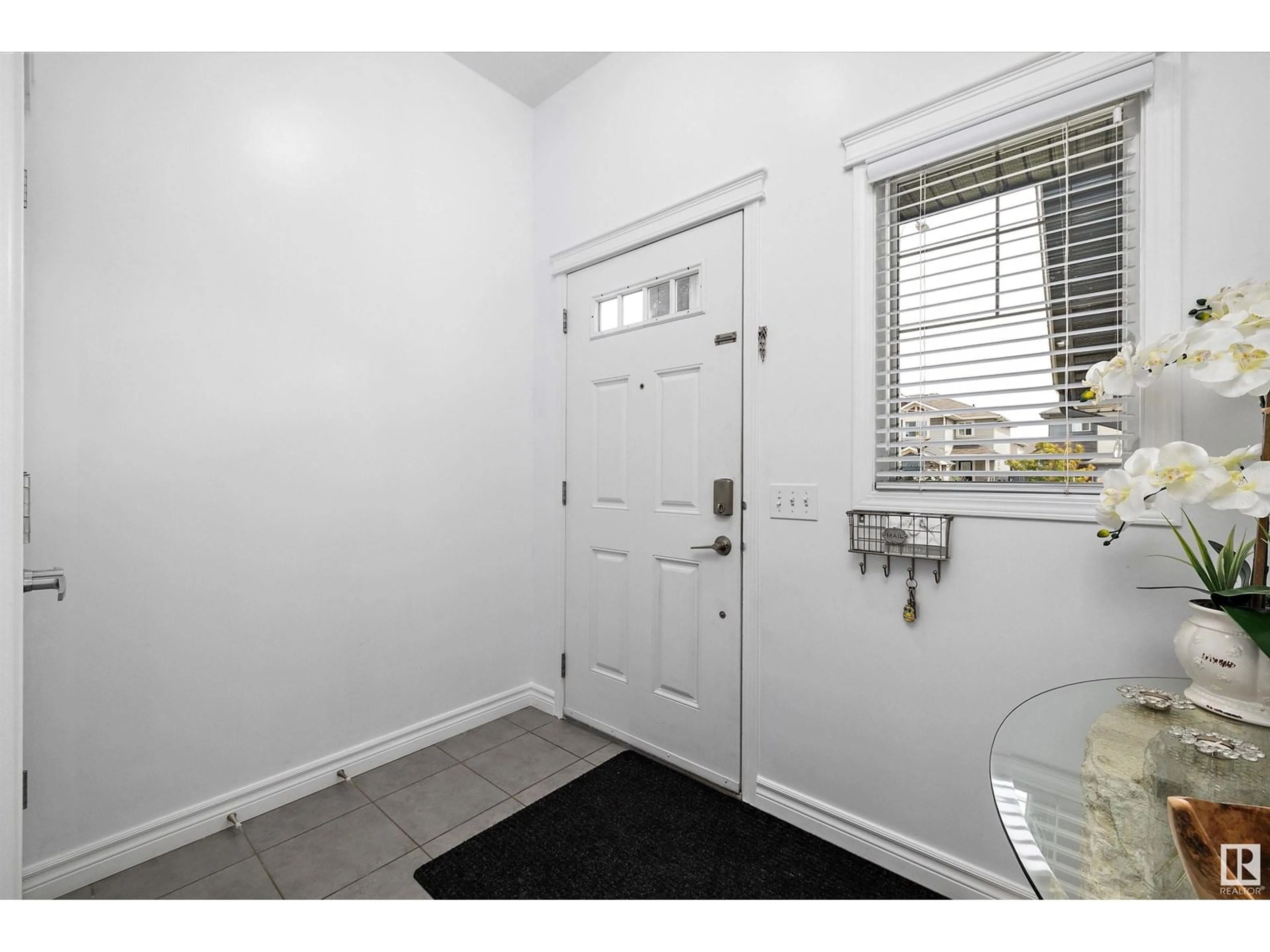Indoor entryway for 18032 85 ST, Edmonton Alberta T5Z0E4