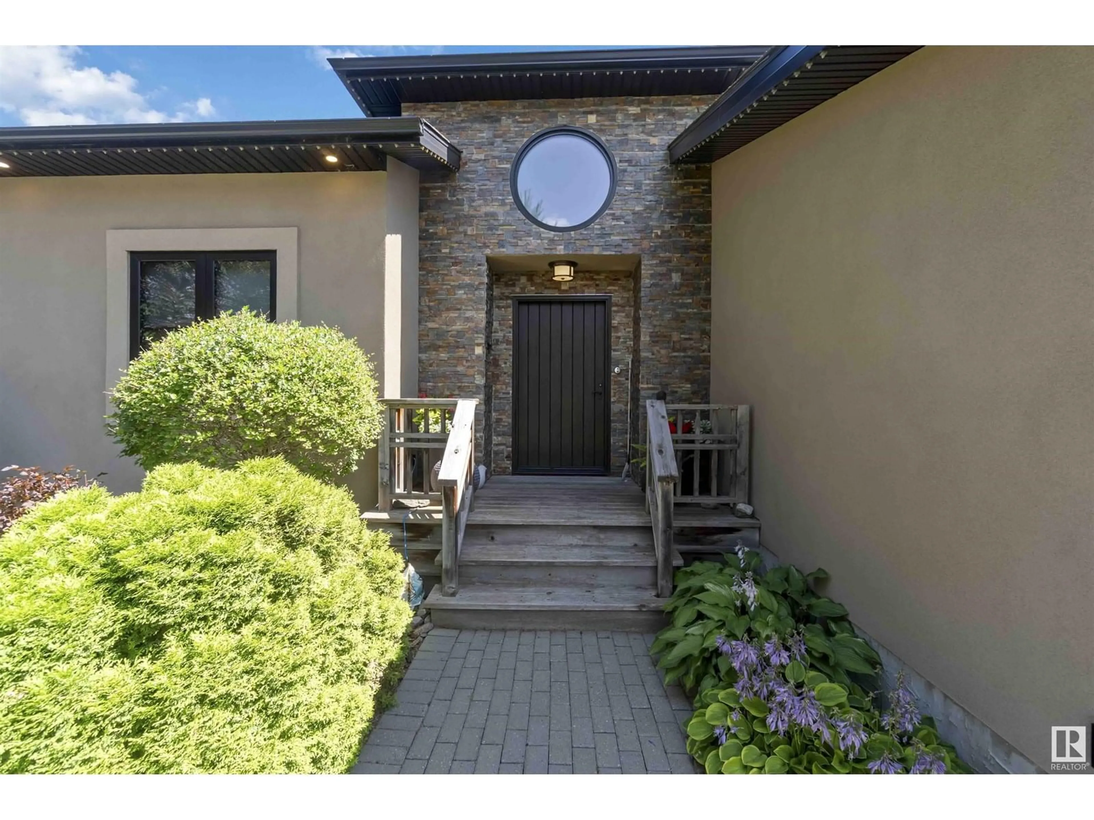 Indoor entryway for 7621 154 ST, Edmonton Alberta T5R1R6