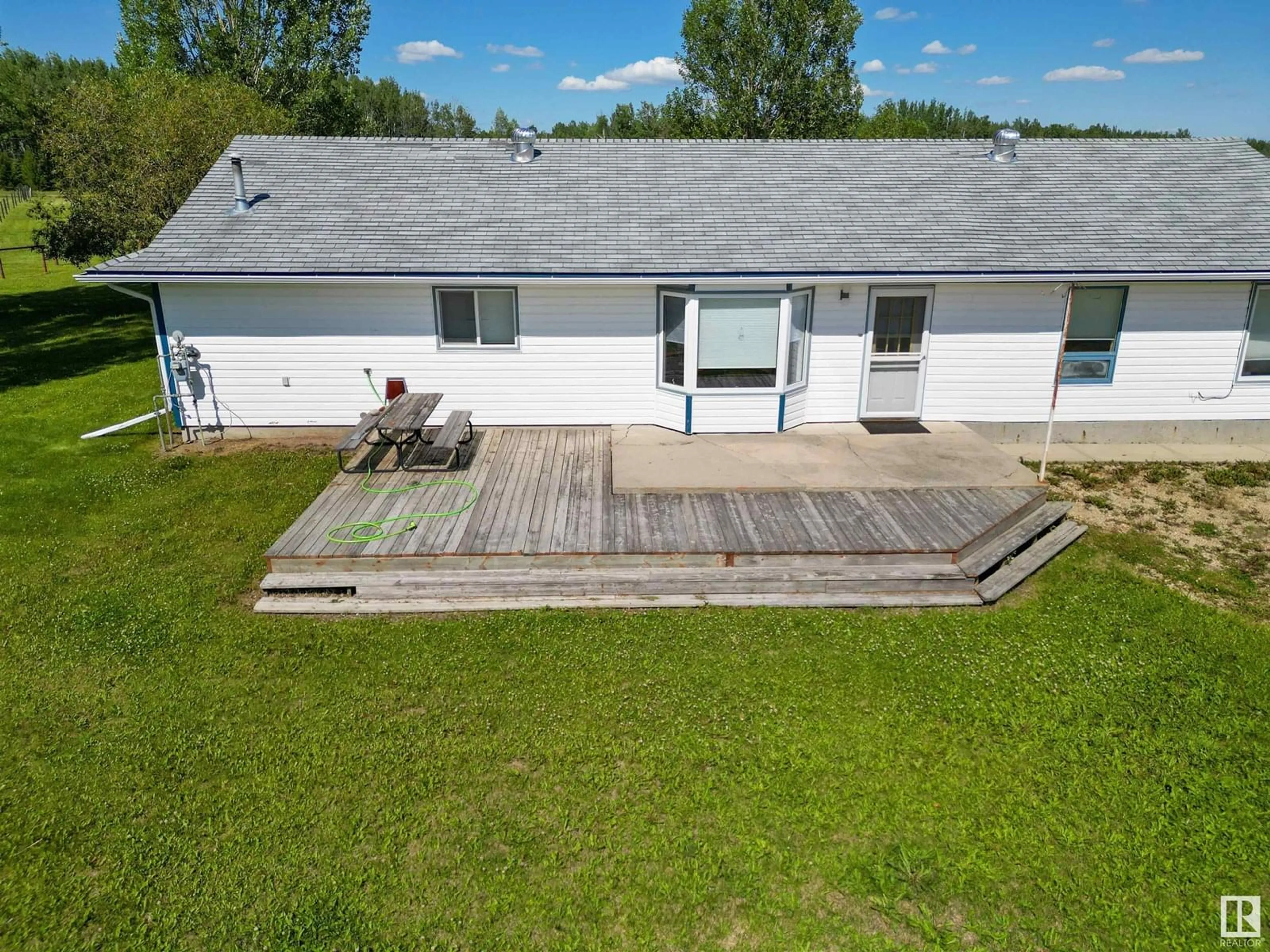 A pic from outside/outdoor area/front of a property/back of a property/a pic from drone, unknown for 50428 RANGE ROAD 81, Rural Brazeau County Alberta T7A2A2