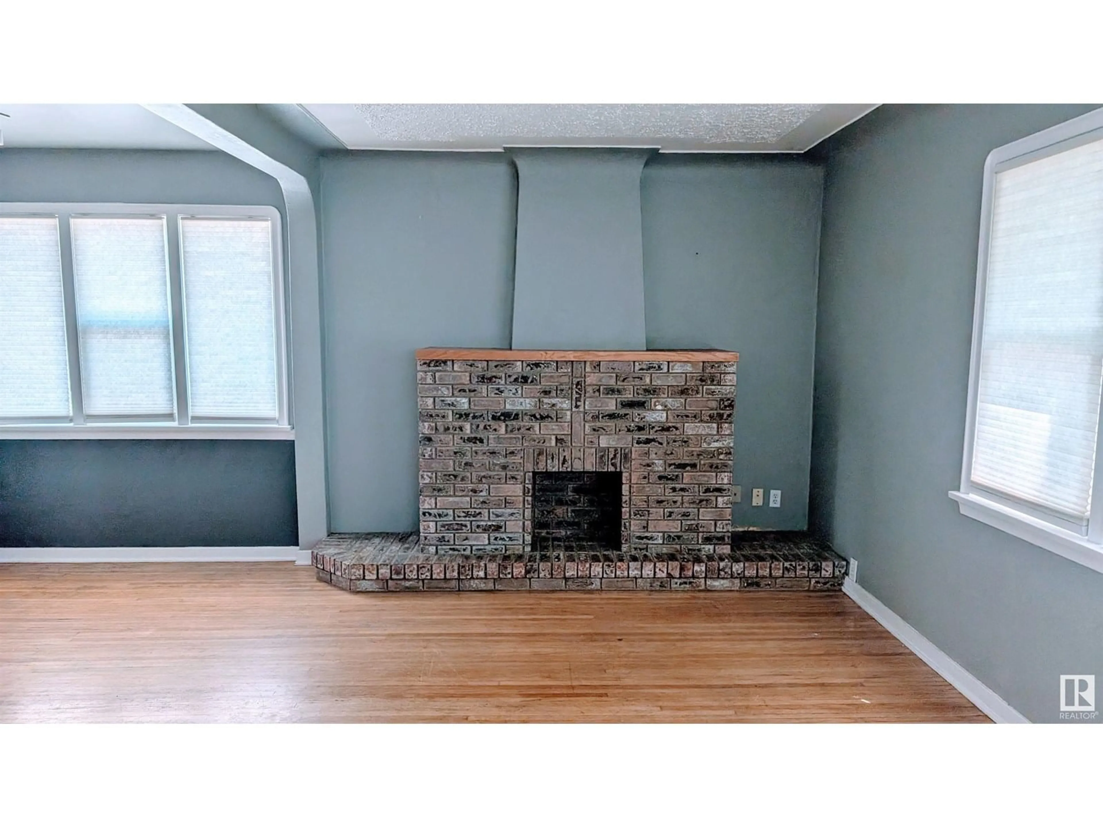 A pic of a room for NW - 11524 83 ST, Edmonton Alberta T5B2Y5