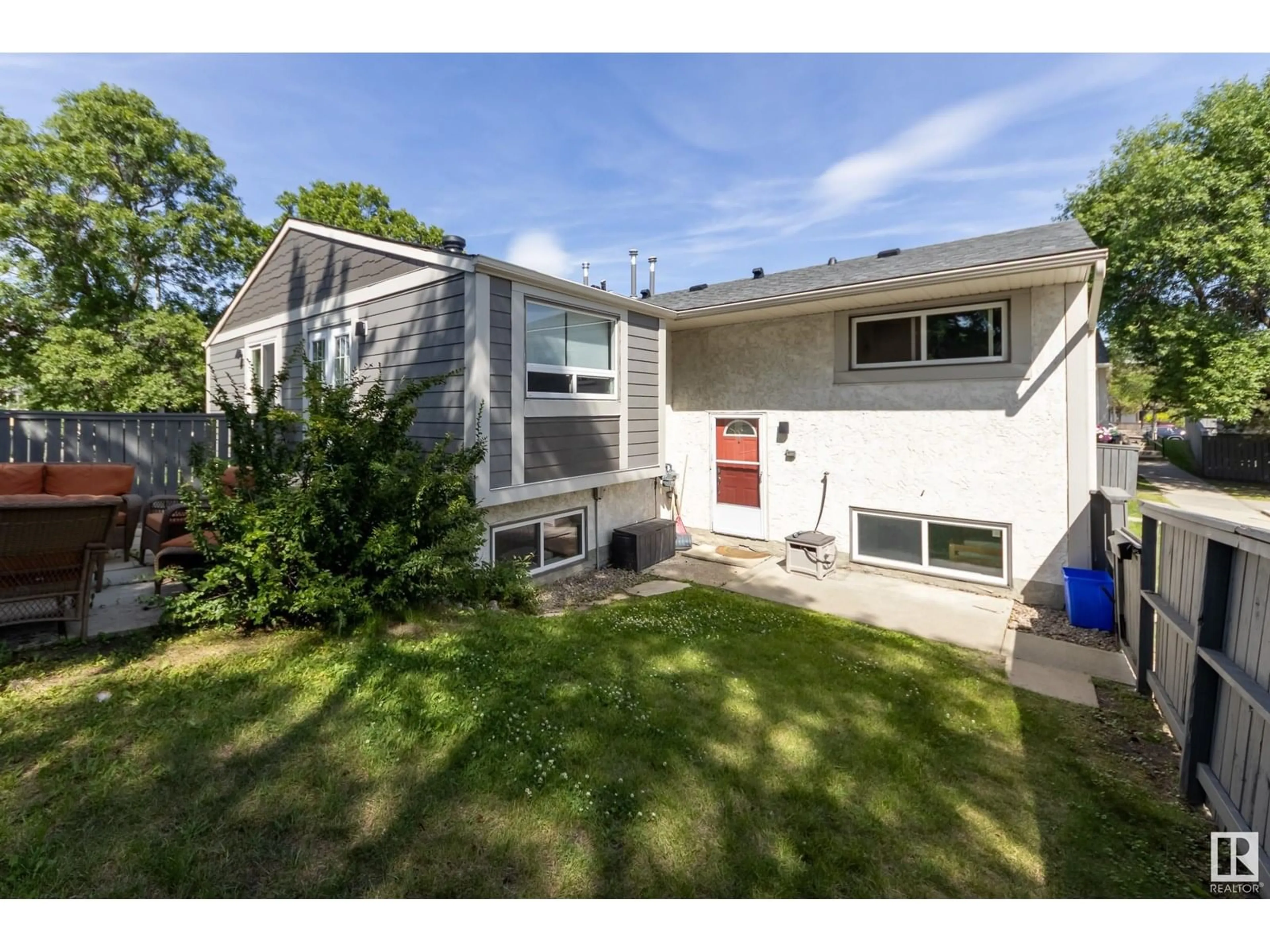 Home with vinyl exterior material, street for 315 WILLOW CO NW, Edmonton Alberta T5T2K7