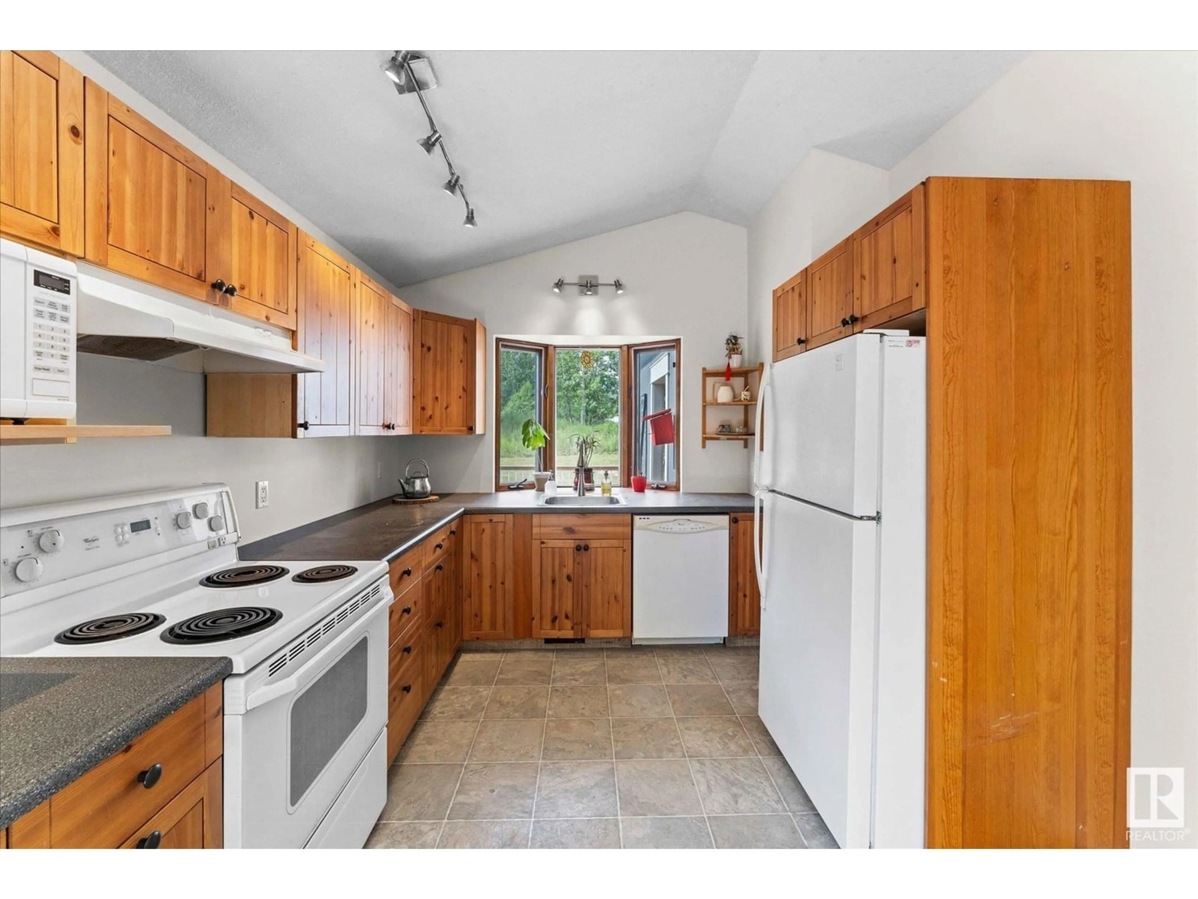 Standard kitchen, unknown for 30 54228 RGE ROAD 12, Rural Lac Ste. Anne County Alberta T0E1V2