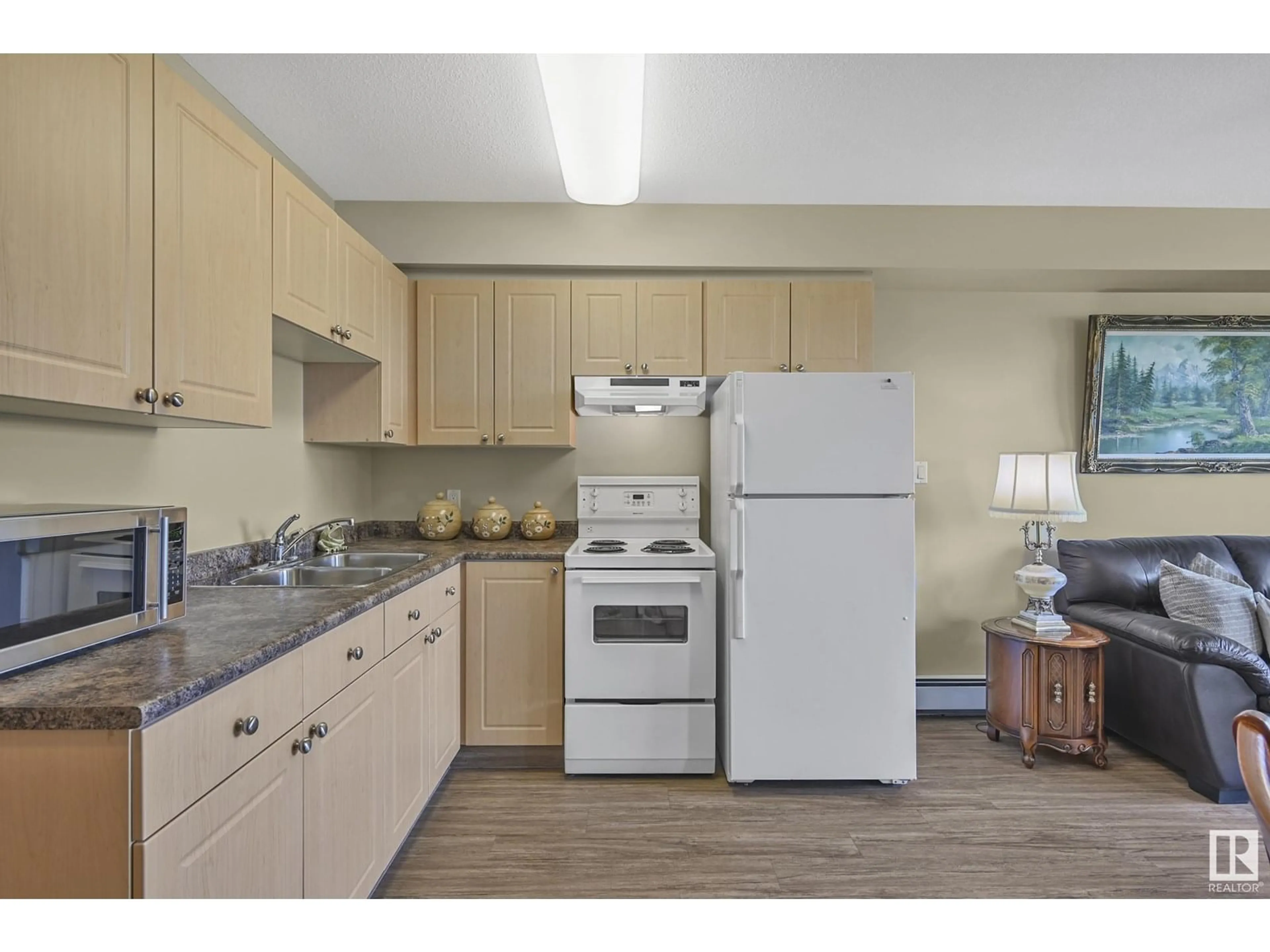 Standard kitchen, unknown for 8802 - 426 SOUTHFORT DR, Fort Saskatchewan Alberta T8L4R6