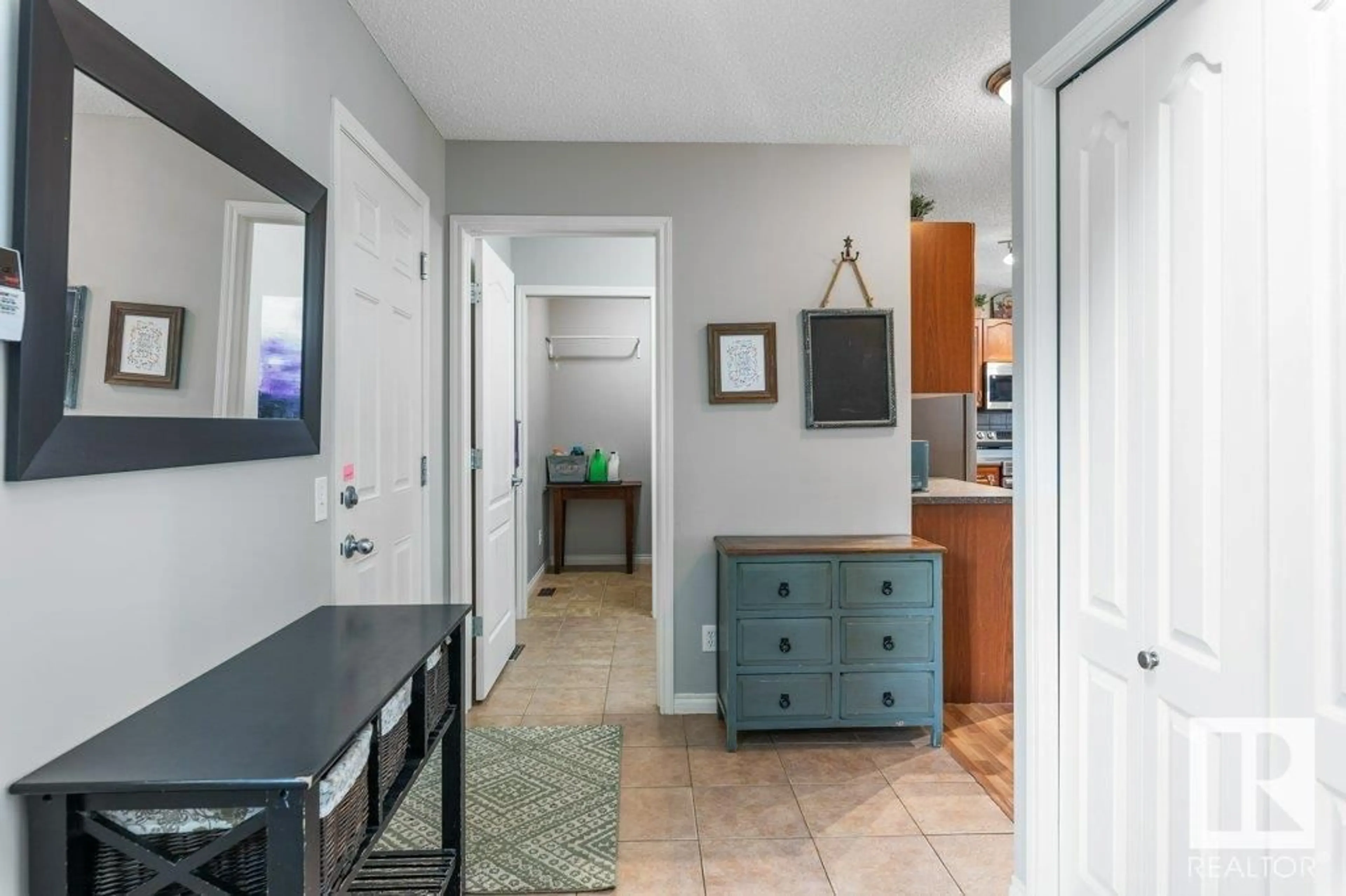Indoor entryway for 55 NORRIS CR, St. Albert Alberta T8N7M5
