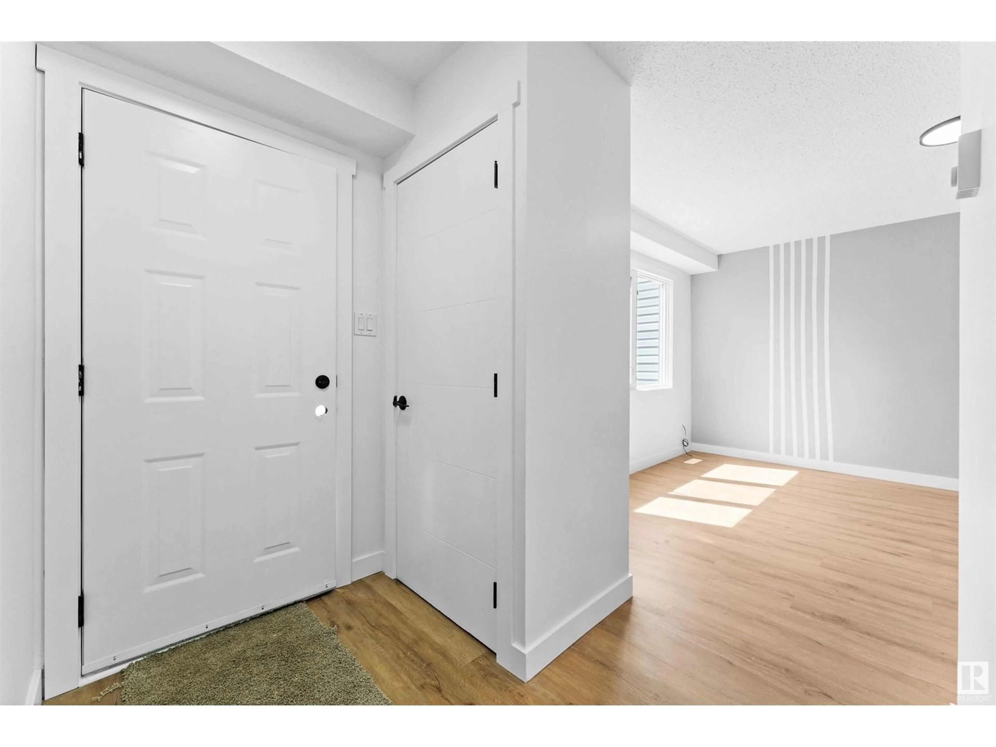 Indoor entryway for 6626 178 ST NW, Edmonton Alberta T5T2A2