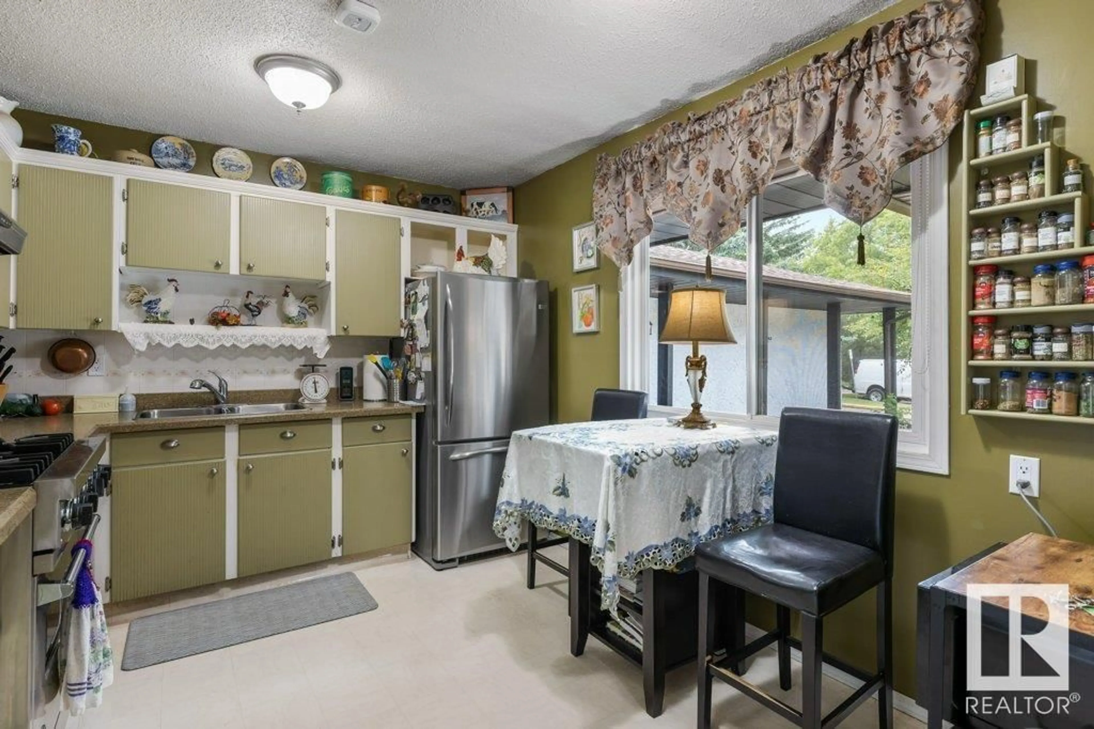 Unknown for 90 FOREST GV, St. Albert Alberta T8N3K6