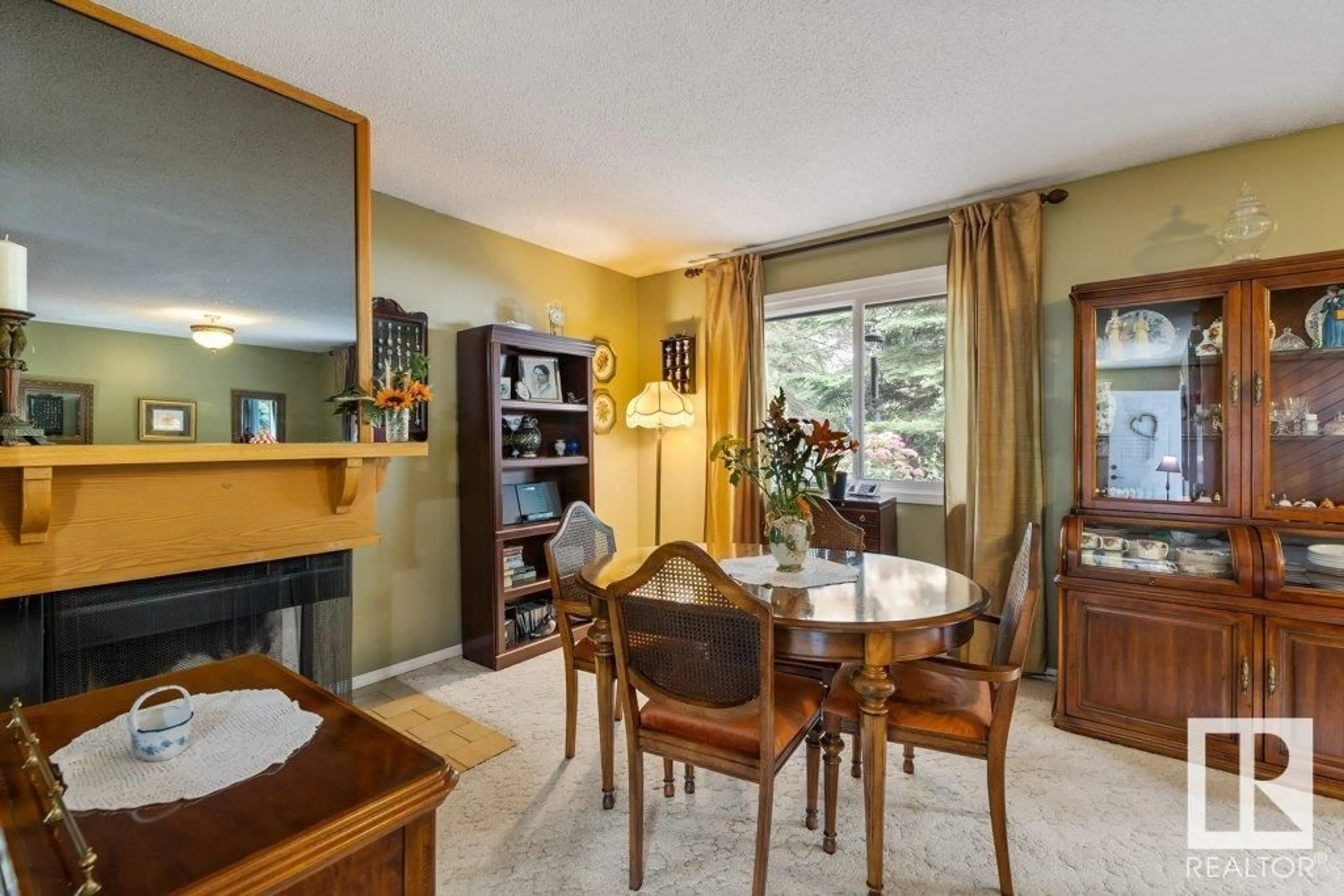 Dining room, unknown for 90 FOREST GV, St. Albert Alberta T8N3K6