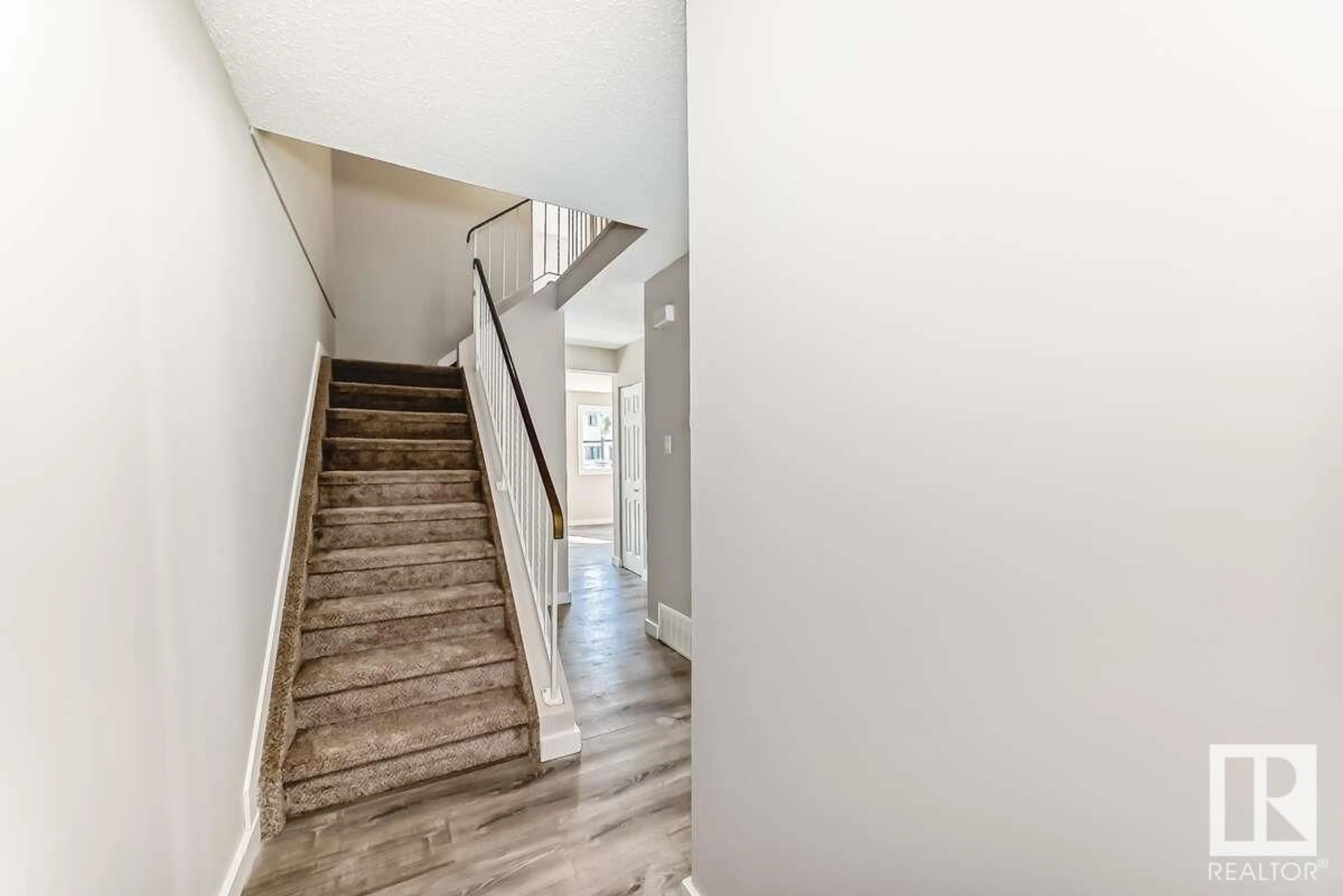 Stairs for 1259 HOOKE RD, Edmonton Alberta T5A4A4