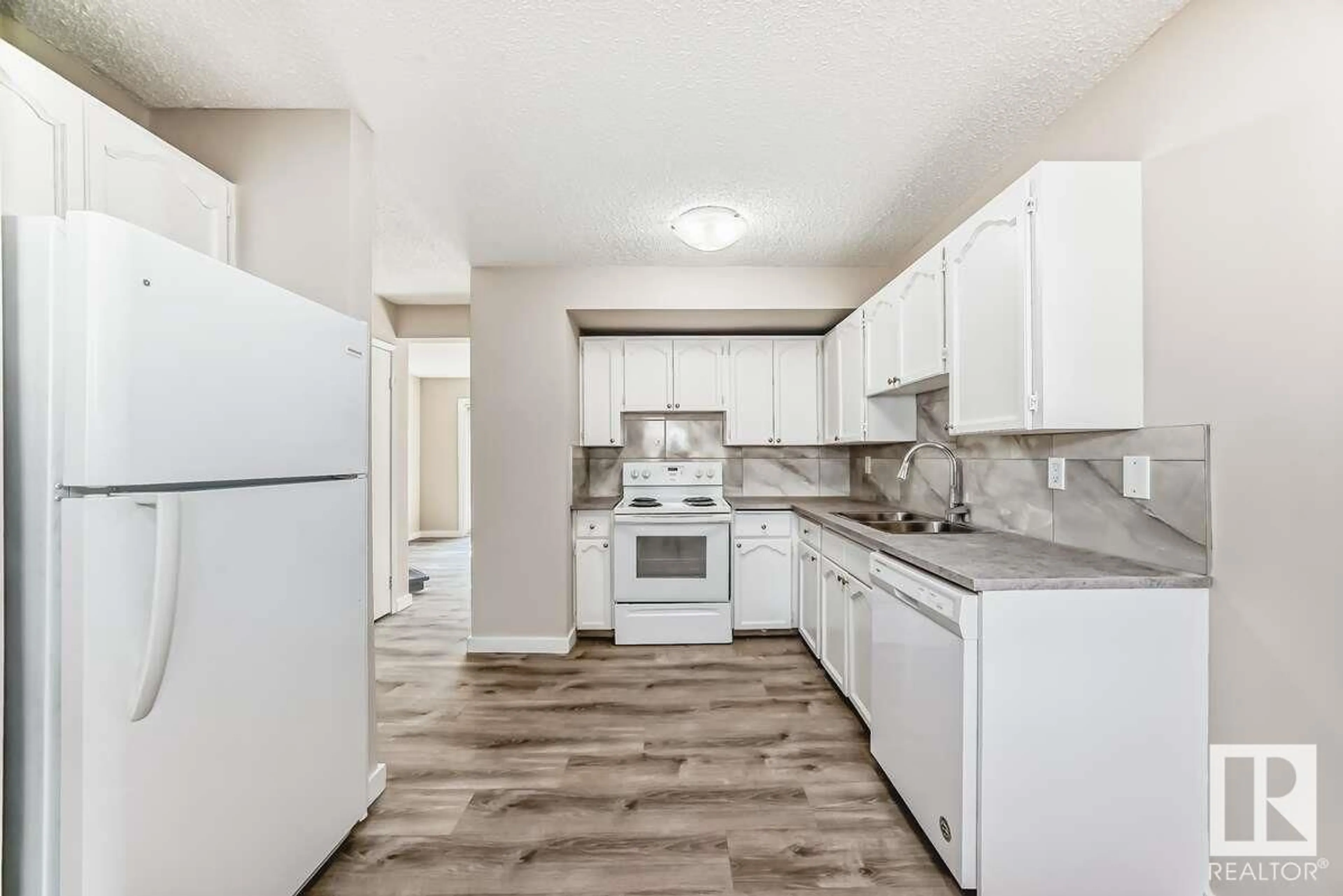 Standard kitchen, unknown for 1259 HOOKE RD, Edmonton Alberta T5A4A4