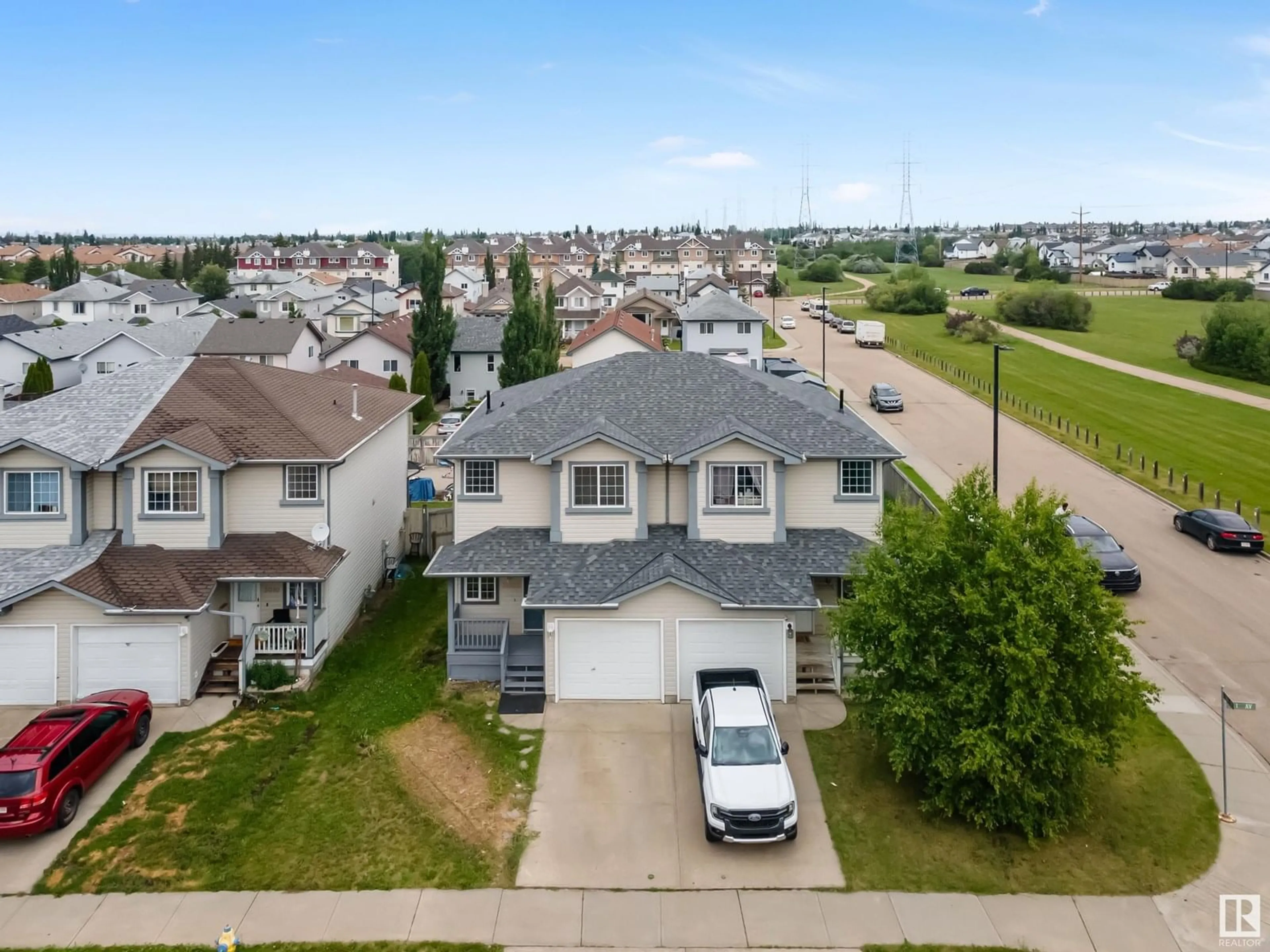 A pic from outside/outdoor area/front of a property/back of a property/a pic from drone, unknown for 3008 31 AV, Edmonton Alberta T6T1W9