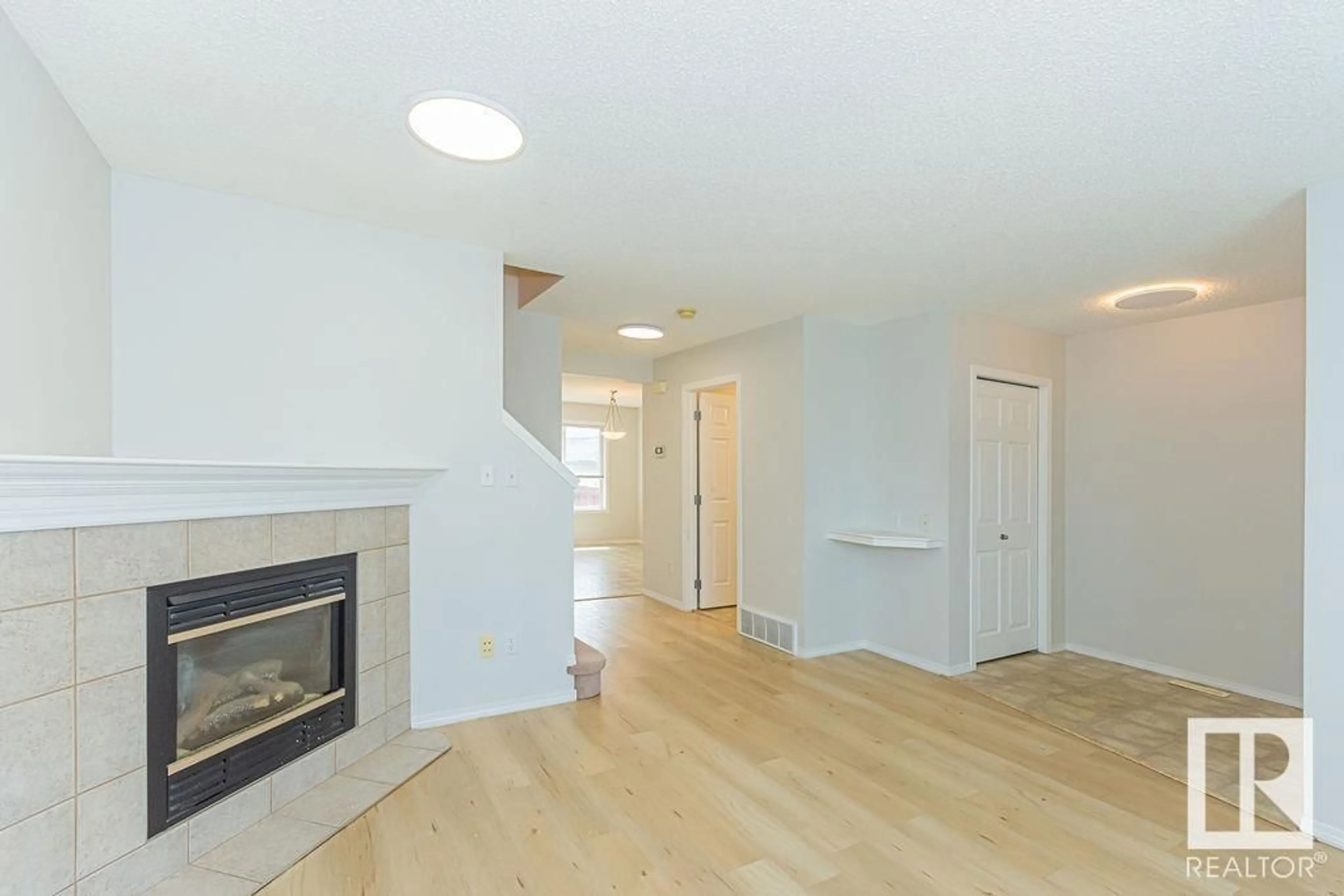 Unknown for 4419 152 AV, Edmonton Alberta T5Y3C3