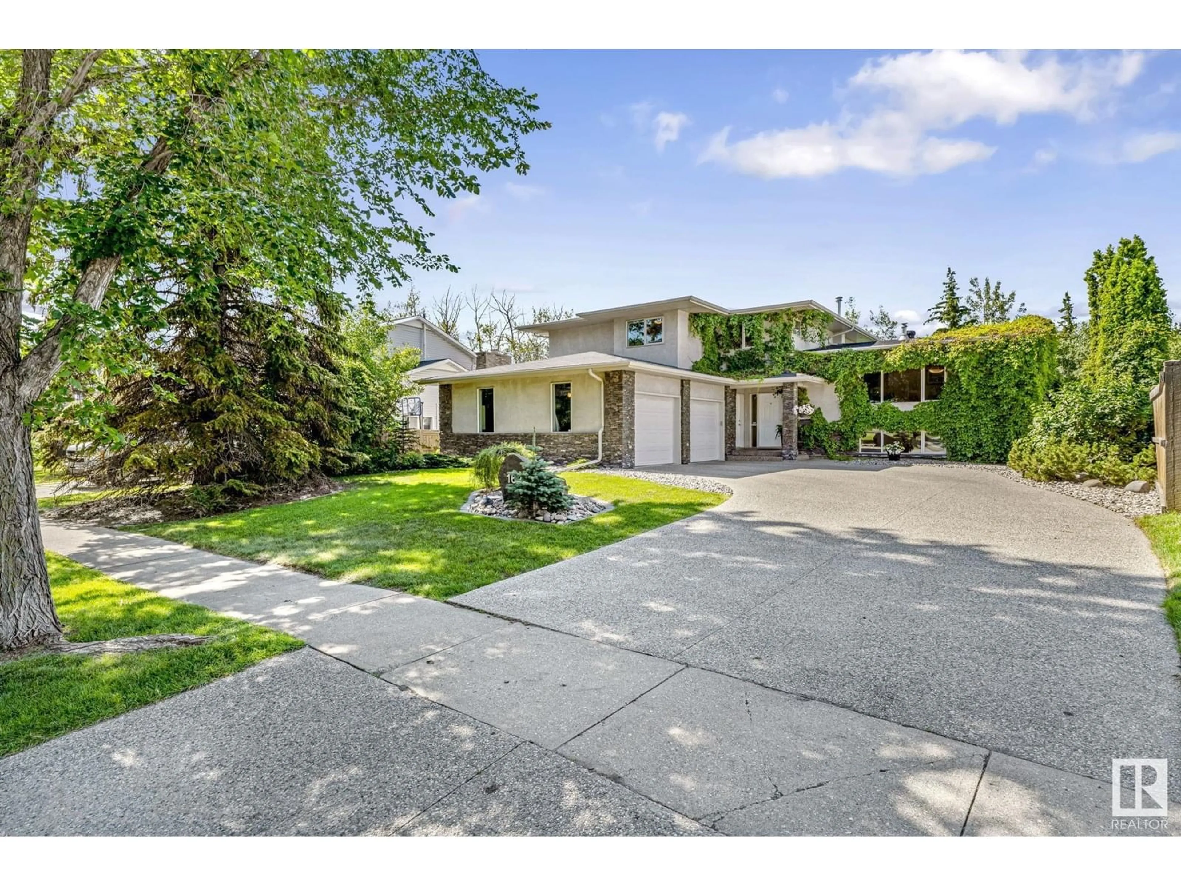 A pic from outside/outdoor area/front of a property/back of a property/a pic from drone, street for 16207 PATRICIA DR, Edmonton Alberta T5R5N3