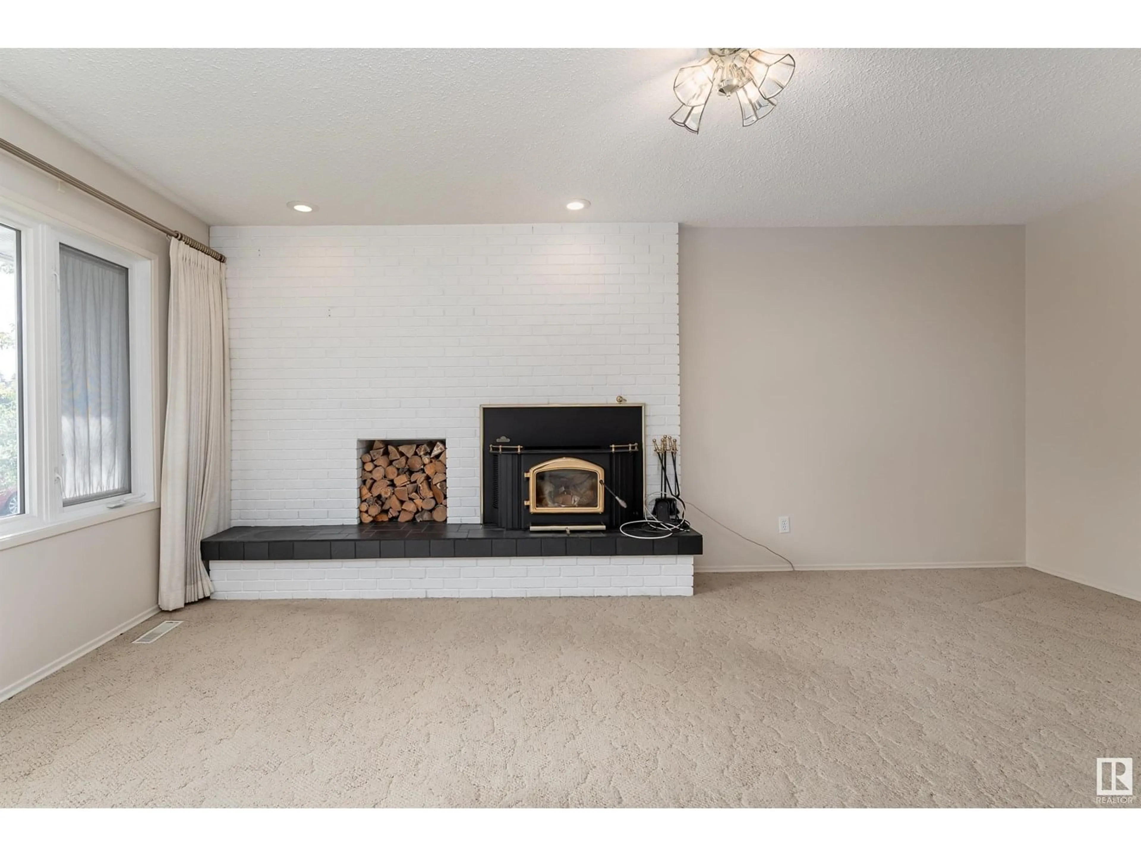 Unknown for 4720 124 ST, Edmonton Alberta T6H3T8