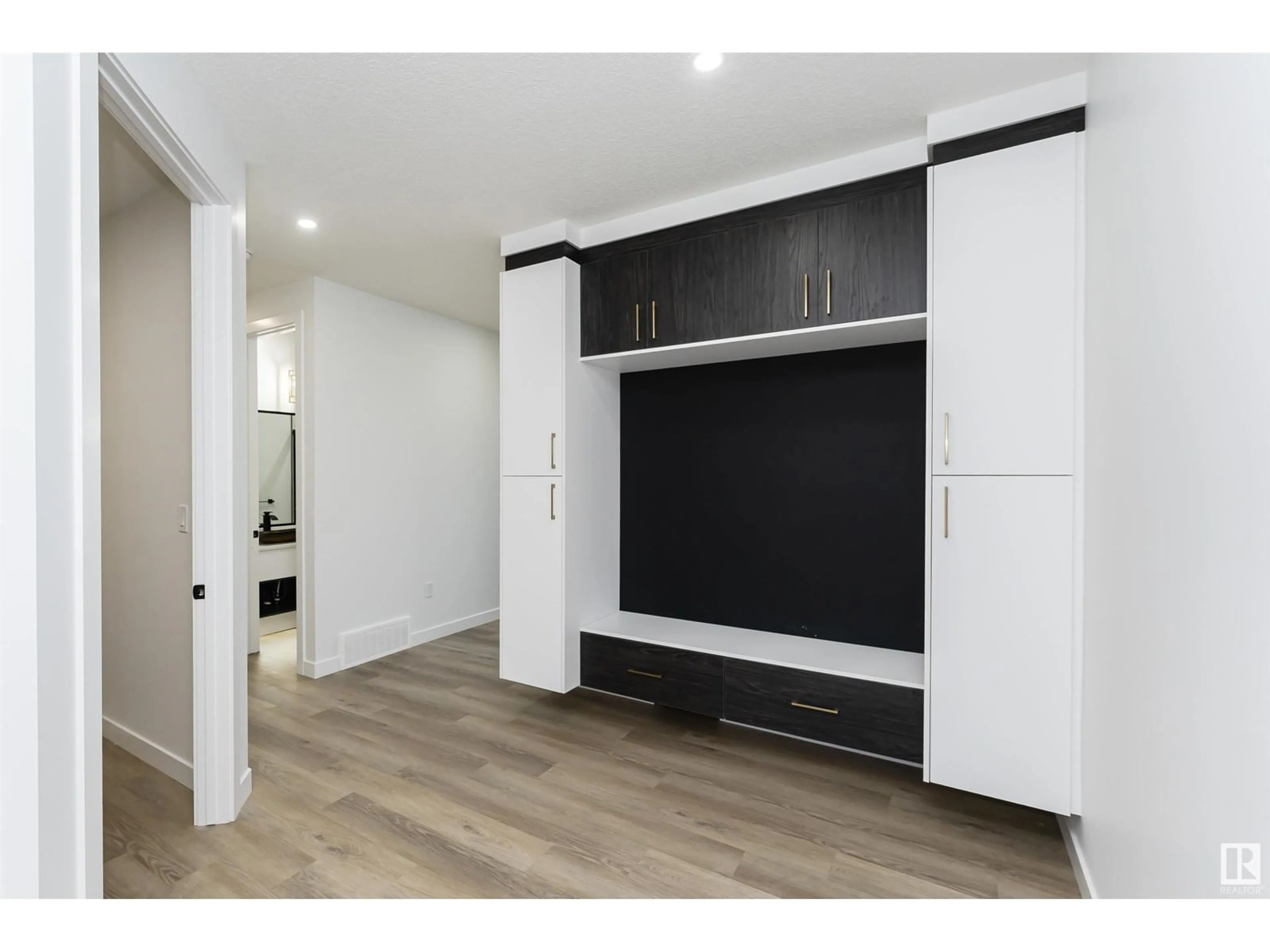 Unknown for 1591 ESAIW PL, Edmonton Alberta T6M0E5