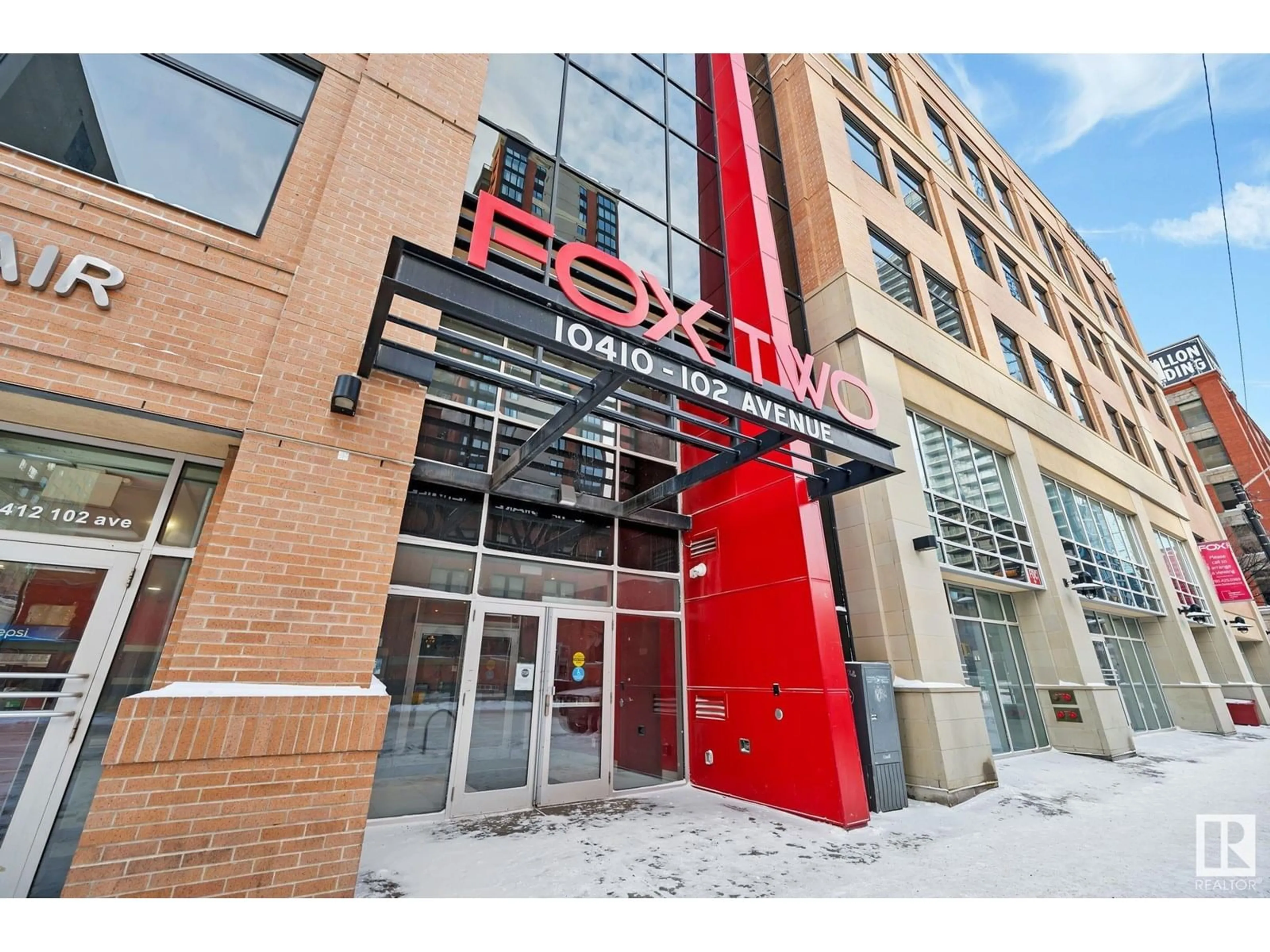 Indoor foyer for 2107 10410 102 AV NW, Edmonton Alberta T5J0E9