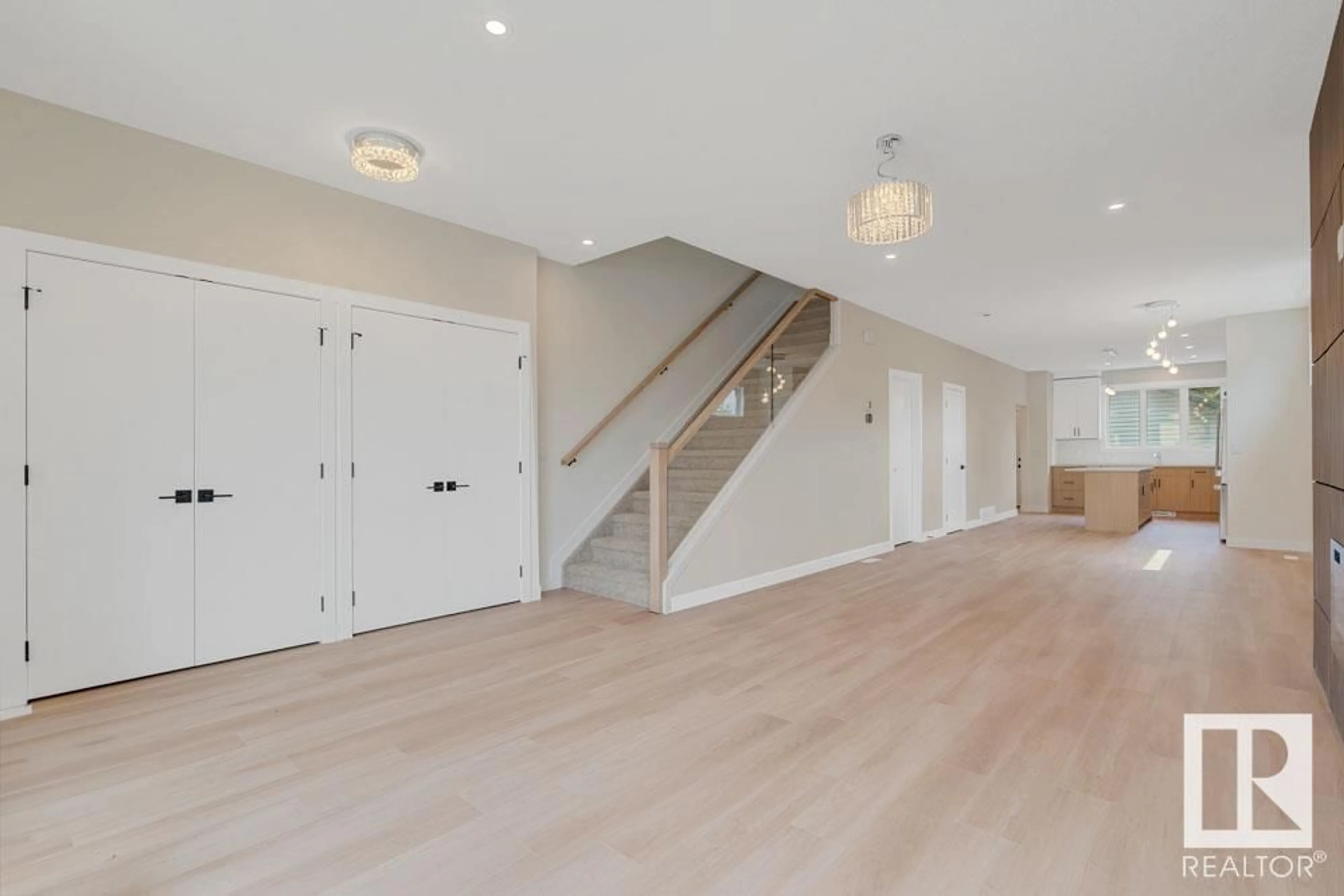 Indoor foyer for NW - 8713 149 ST, Edmonton Alberta T5R1B5