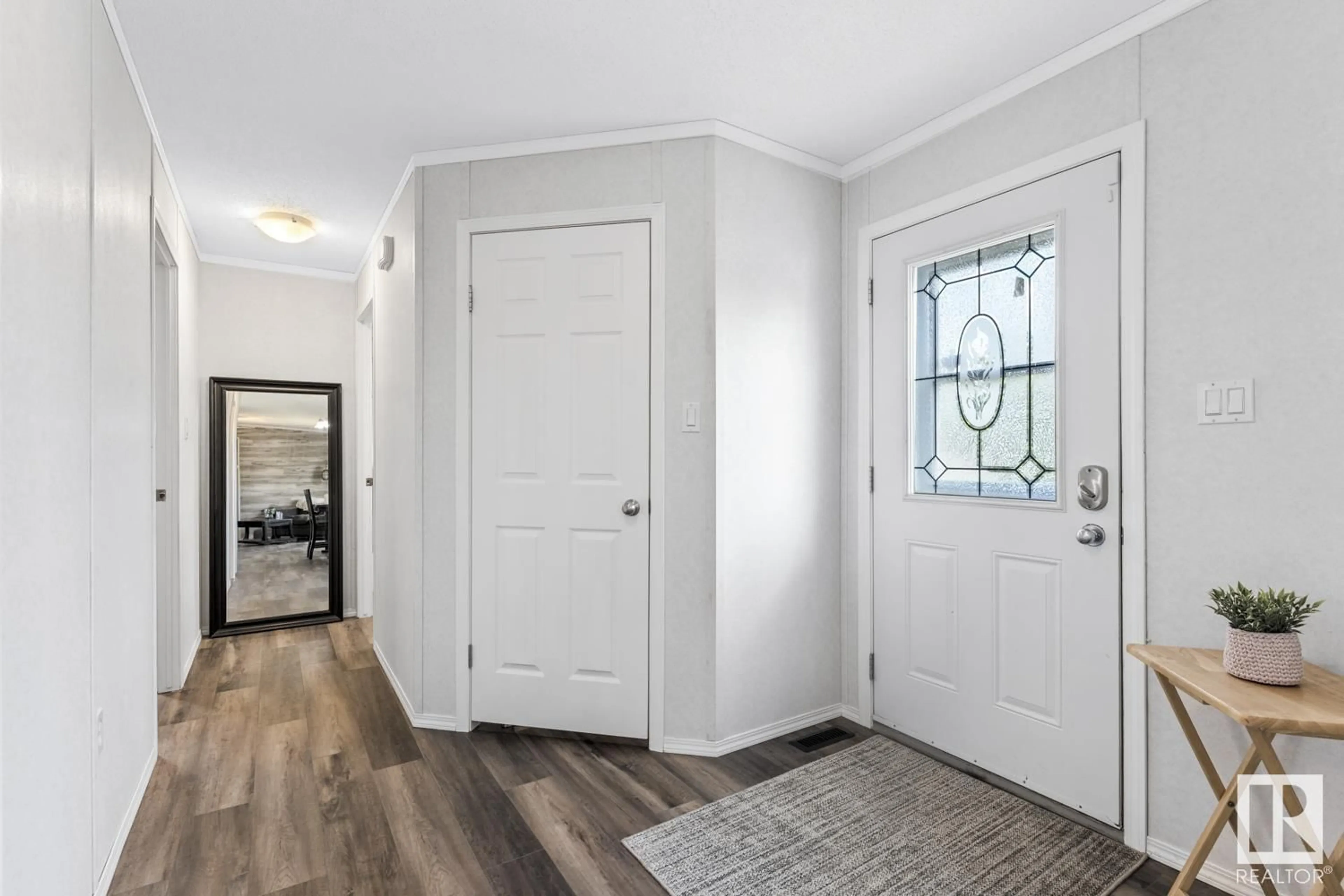 Indoor entryway for 4709 51 AV, La Corey Alberta T0A2E0