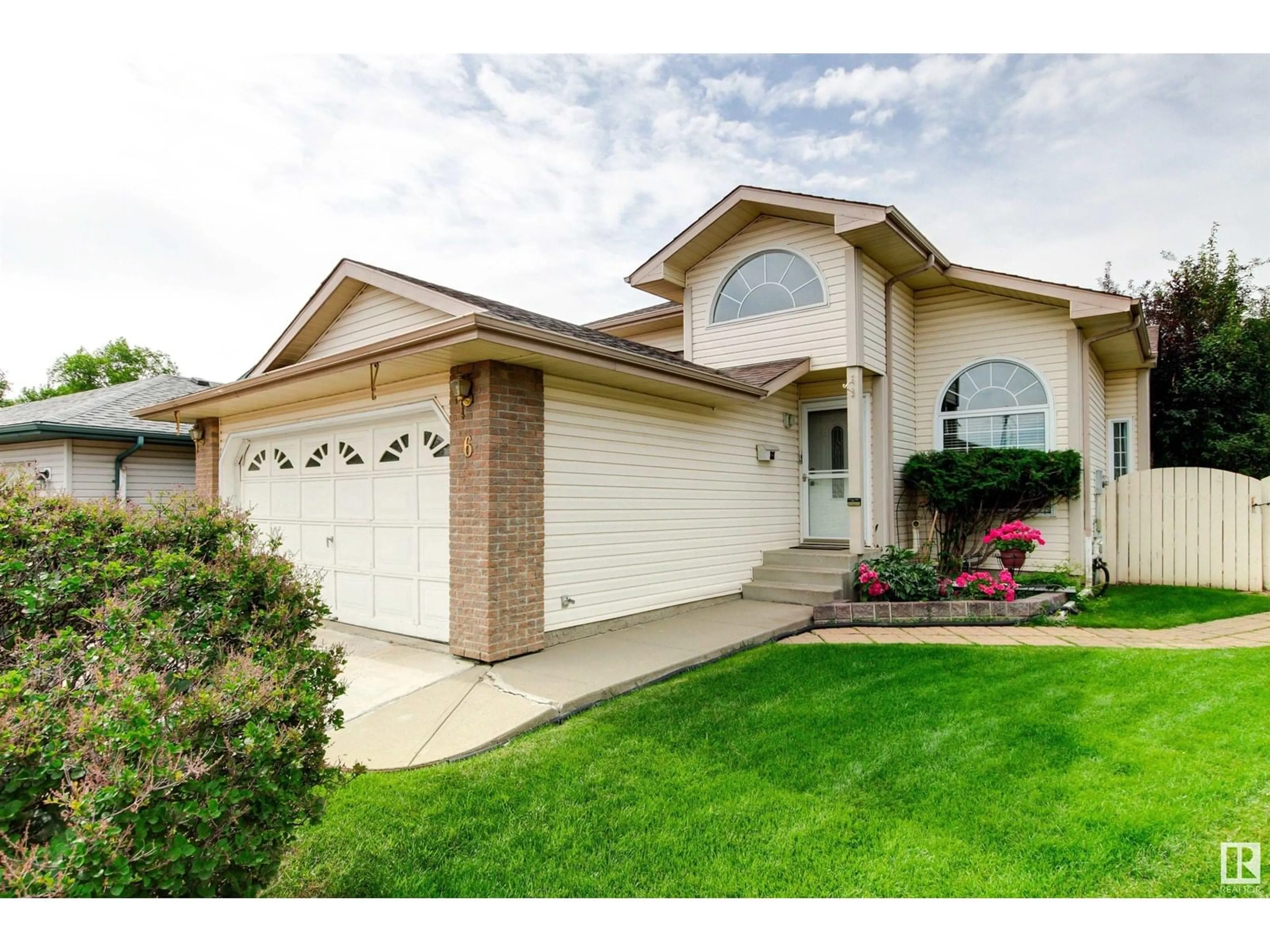 Home with vinyl exterior material, street for 6 DENNISON DR, St. Albert Alberta T8N6G6