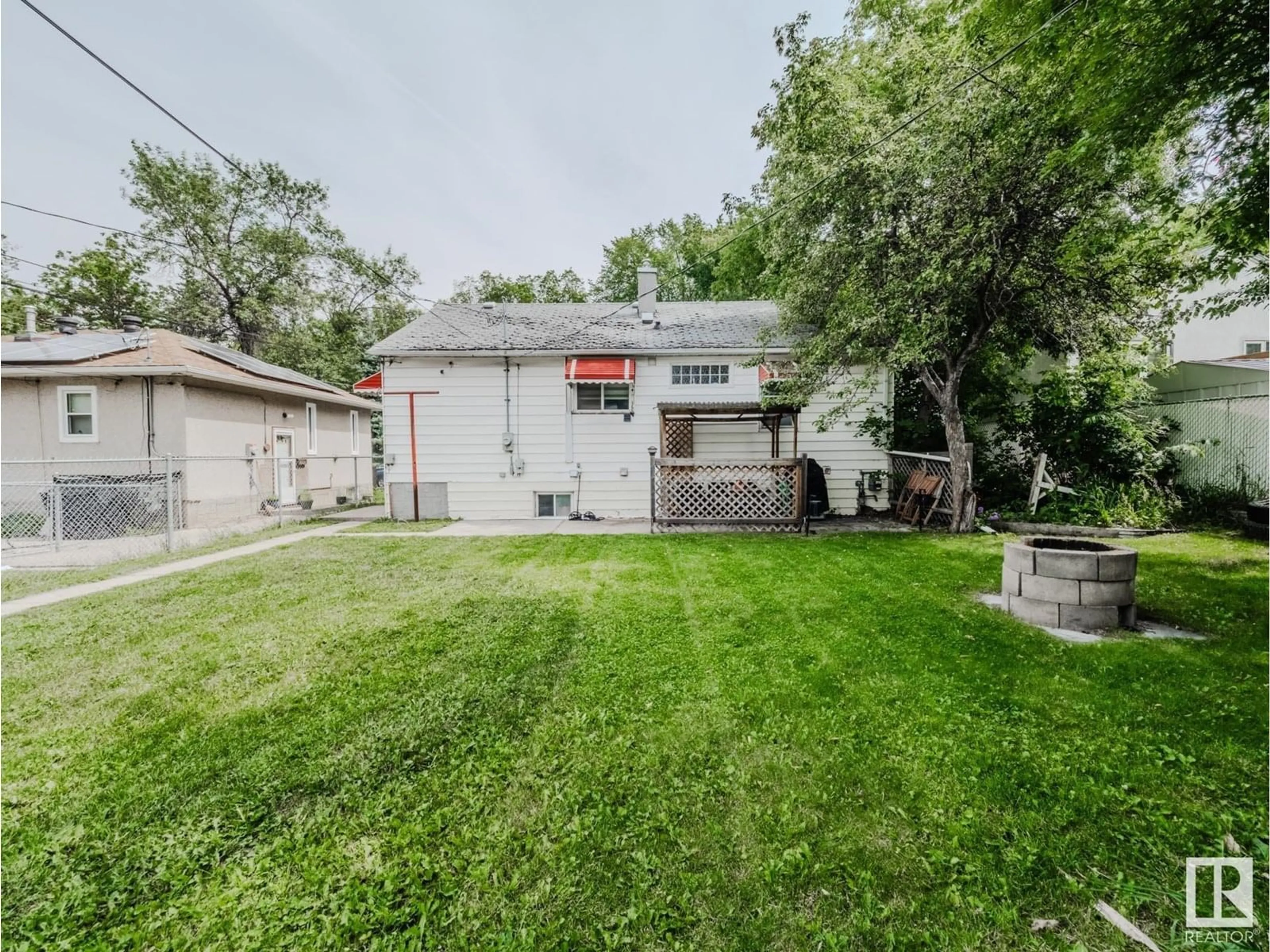 A pic from outside/outdoor area/front of a property/back of a property/a pic from drone, street for NW - 12048 61 ST, Edmonton Alberta T5W4B1