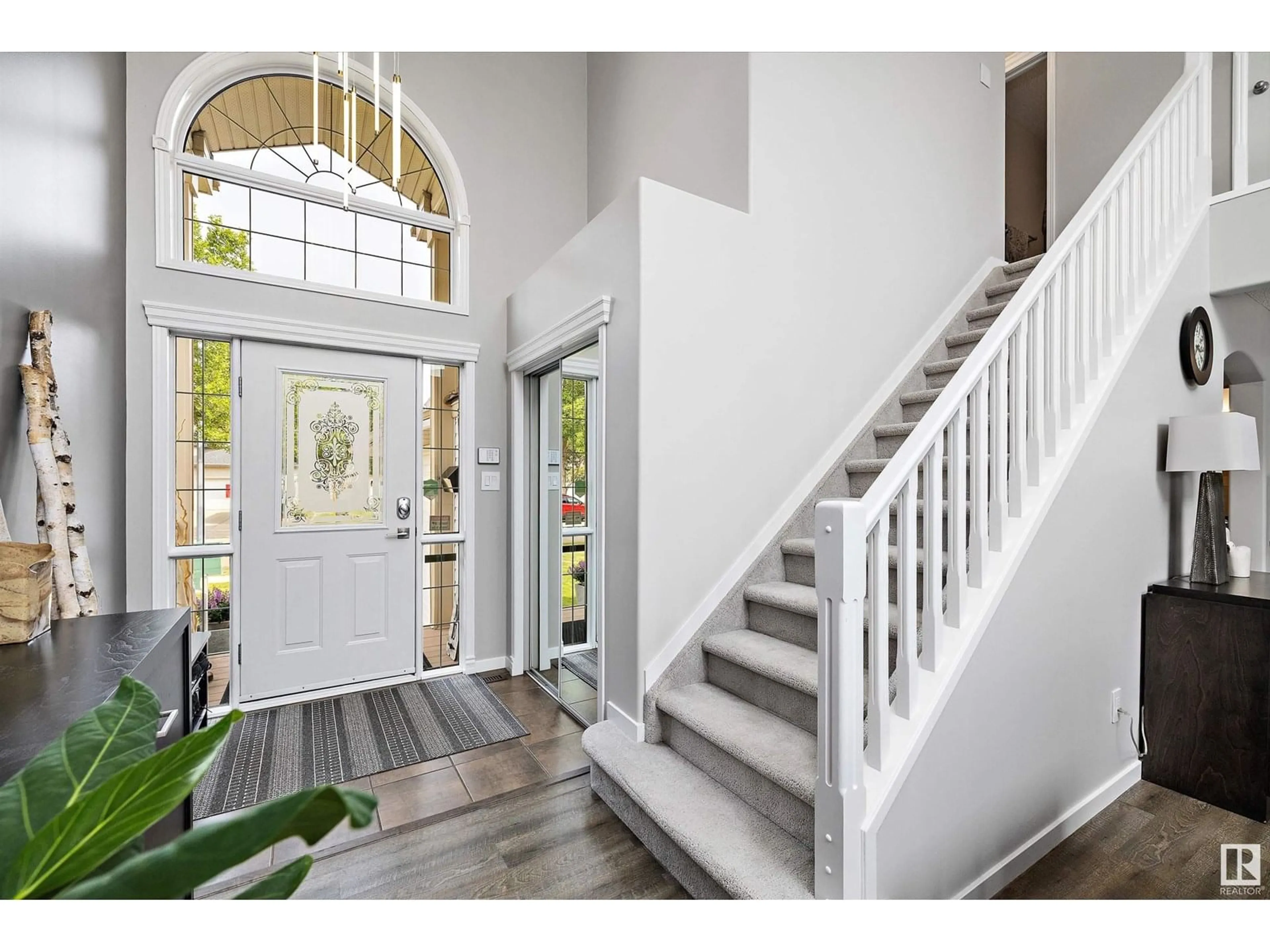 Indoor entryway for 50 OAKRIDGE DR, St. Albert Alberta T8N6P4