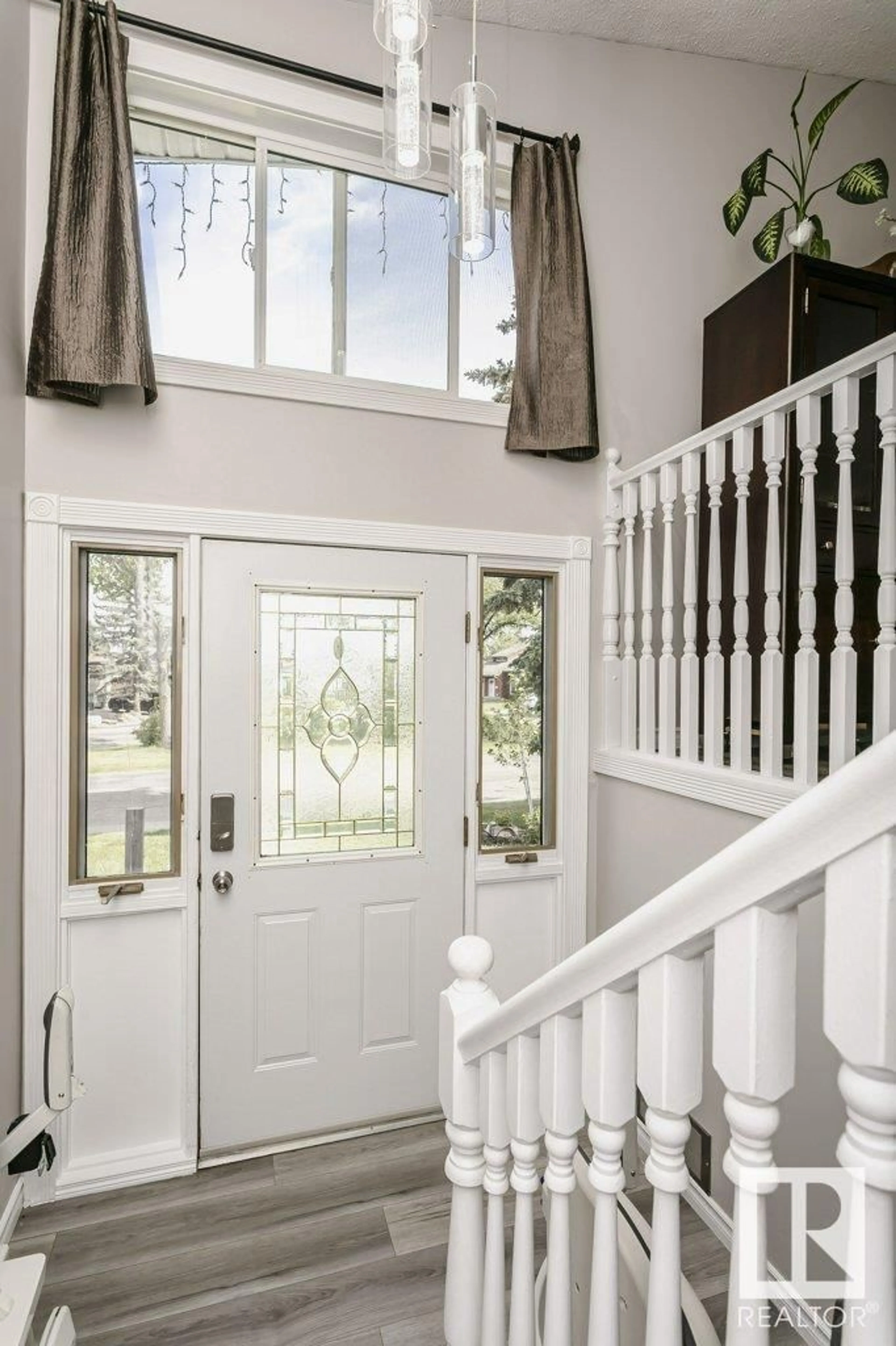 Indoor entryway for 3912 67 ST, Edmonton Alberta T6K2N8