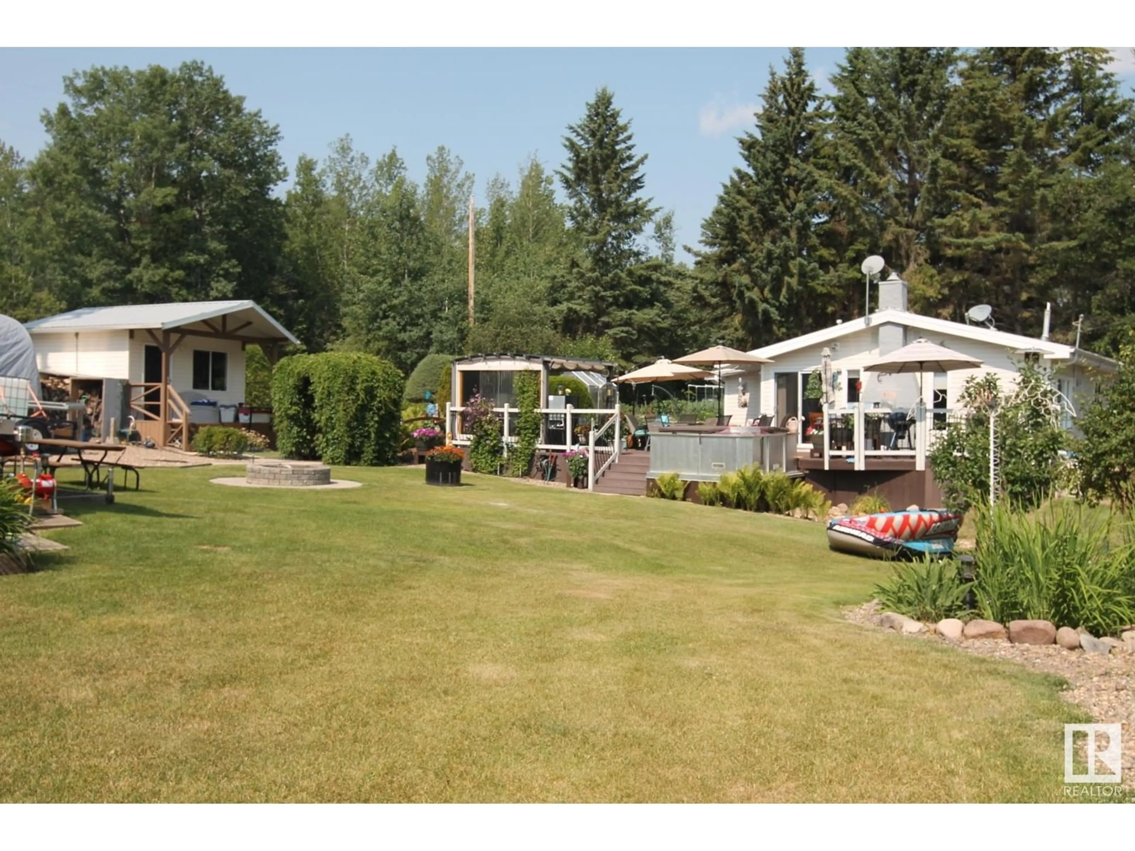 Patio, unknown for 64 ROBIN LN, Rural Athabasca County Alberta T0A0M0