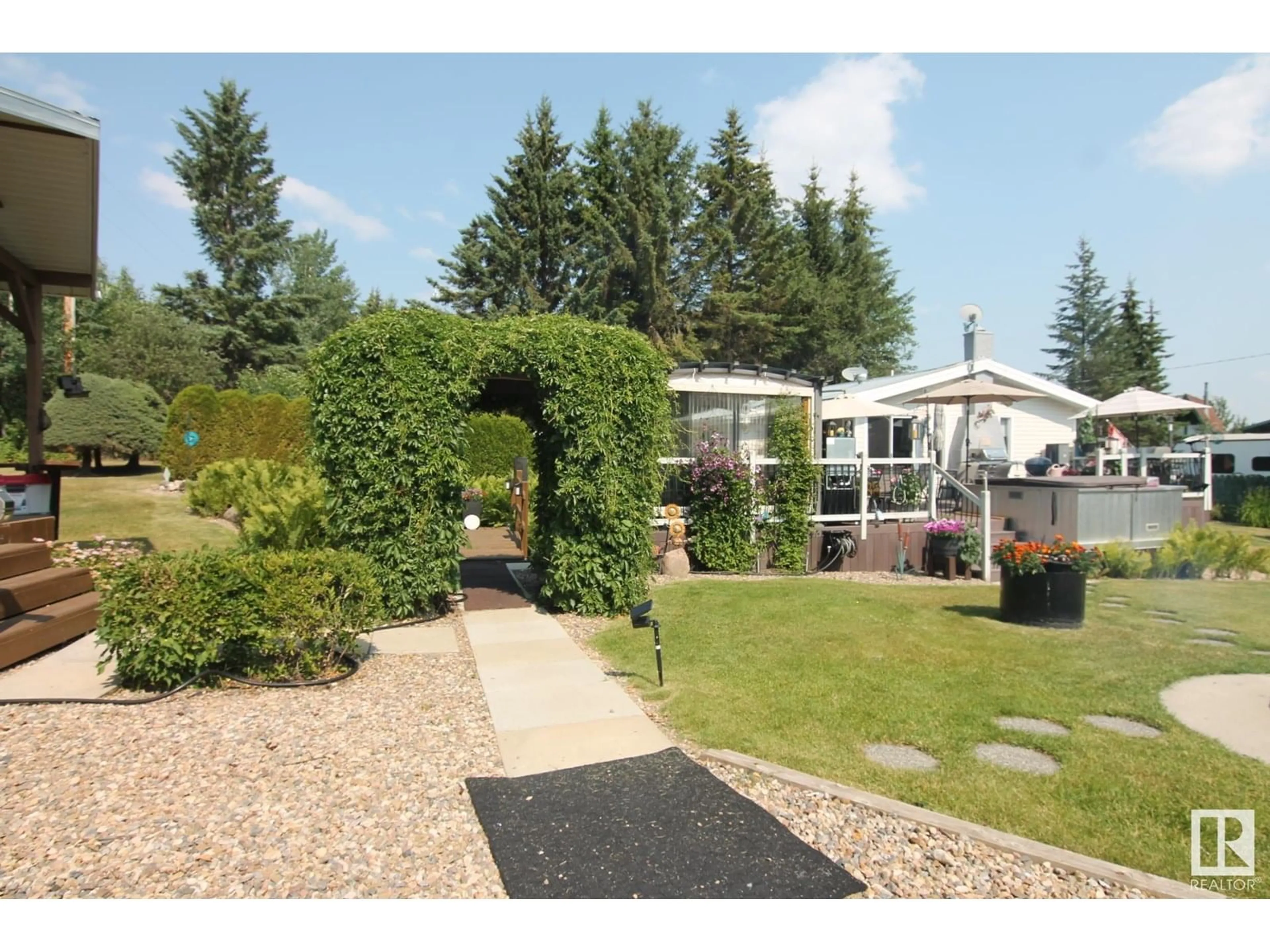 A pic from outside/outdoor area/front of a property/back of a property/a pic from drone, unknown for 64 ROBIN LN, Rural Athabasca County Alberta T0A0M0