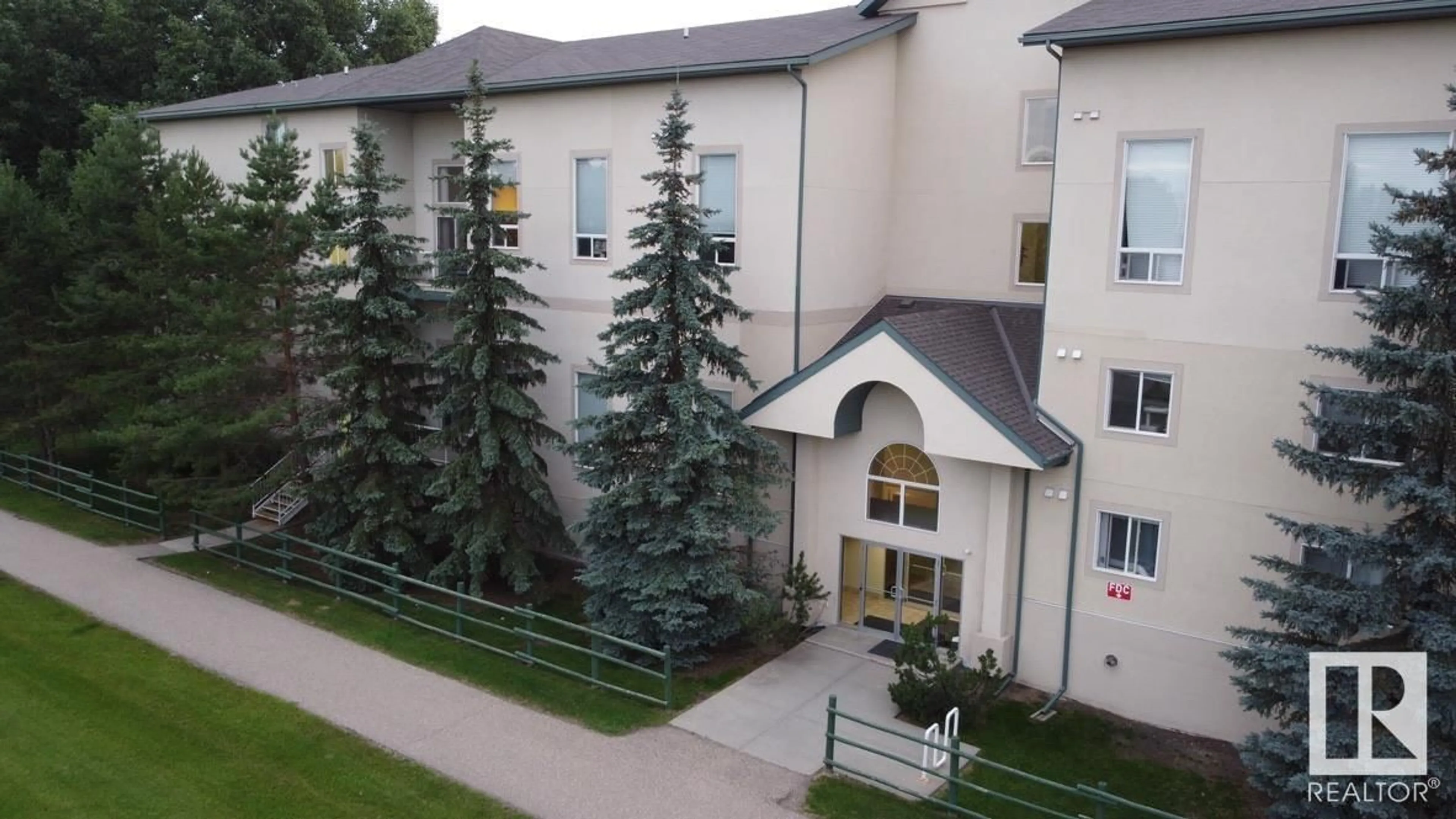A pic from outside/outdoor area/front of a property/back of a property/a pic from drone, building for 306 - 260 LEWIS ESTATES BV, Edmonton Alberta T5T3Y4