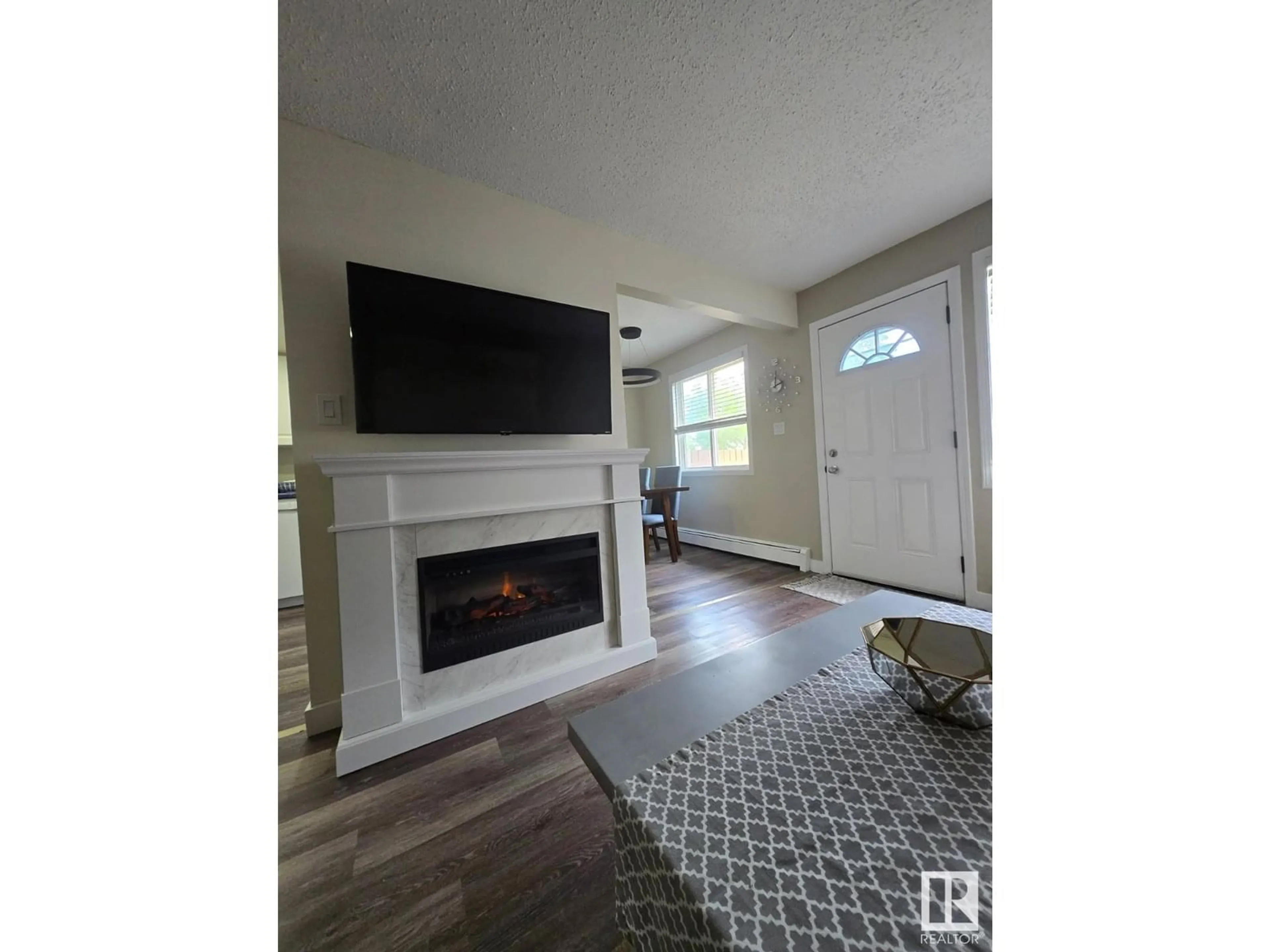 A pic of a room for 9 - 18305 89 AV NW, Edmonton Alberta T6T1X2