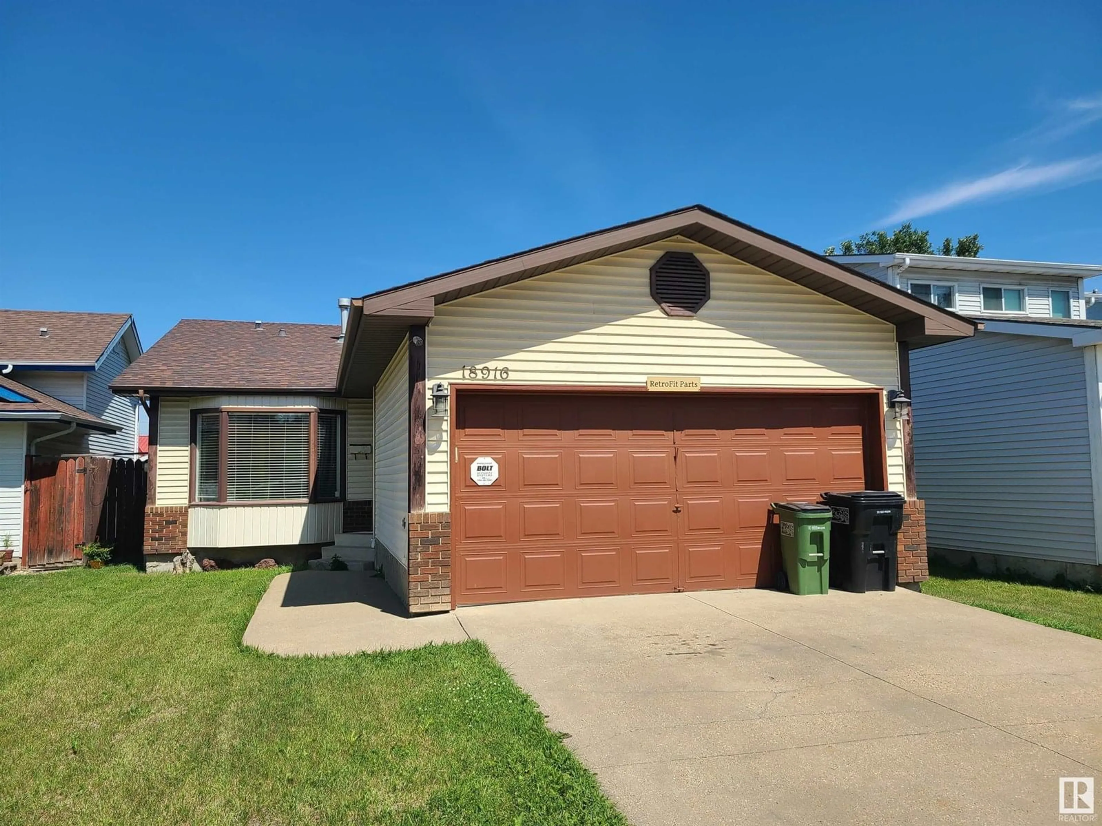Home with vinyl exterior material, street for 18916 86A AV, Edmonton Alberta T5T4X8