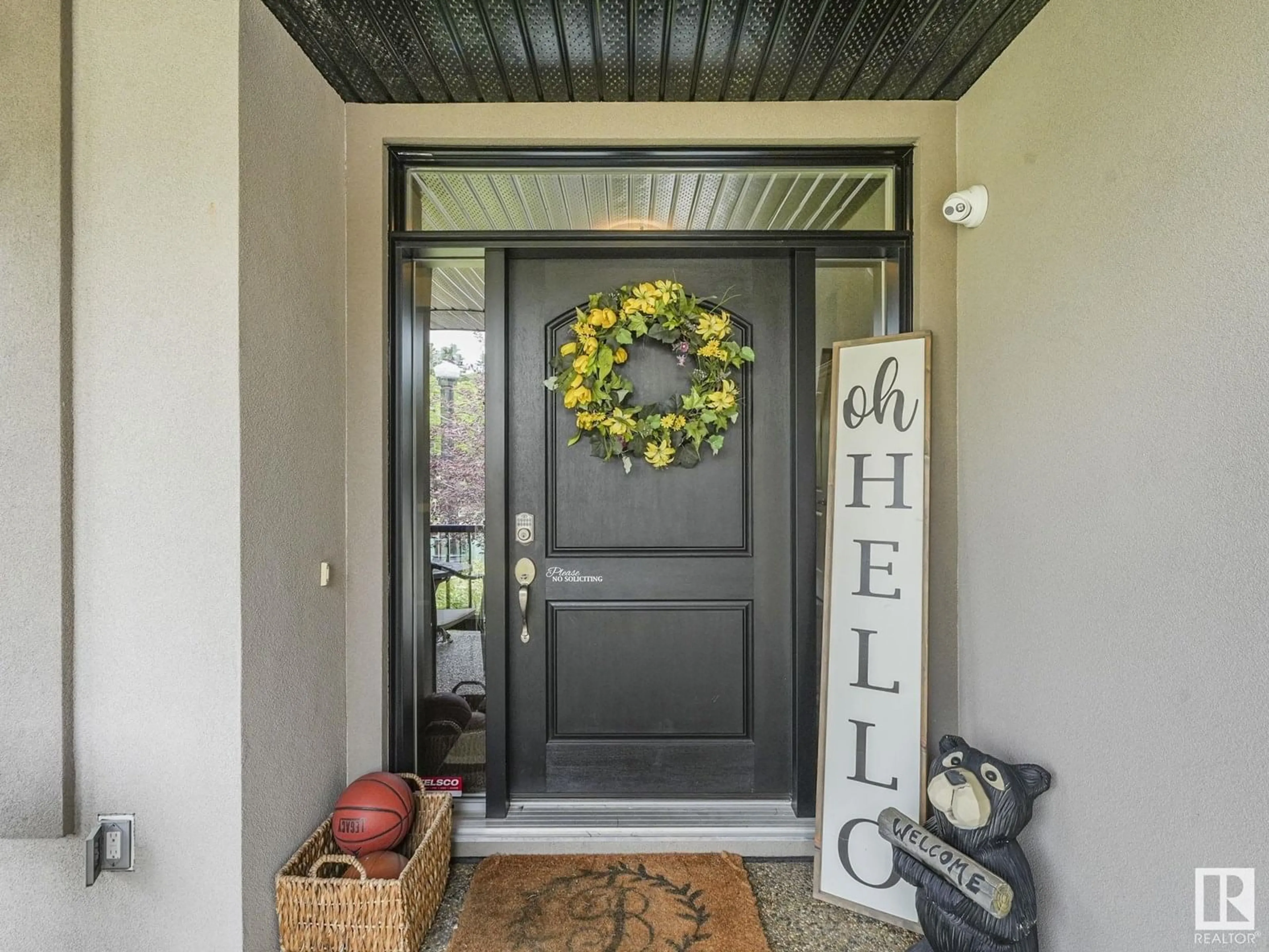 Indoor entryway for 68 LACOMBE DR, St. Albert Alberta T8N4E8