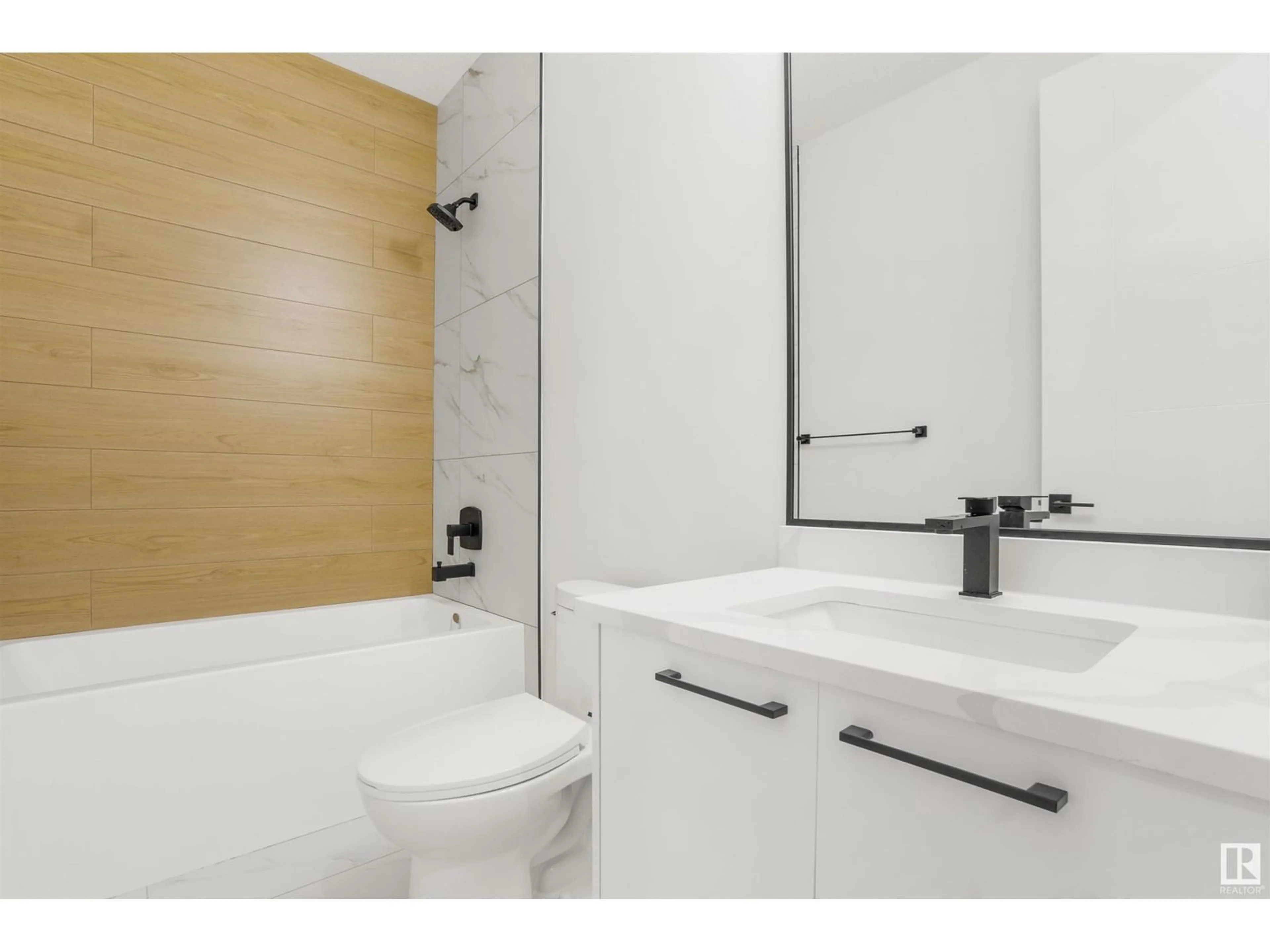 Standard bathroom, unknown for 50 HAZELWOOD LN, Spruce Grove Alberta T7X0R7