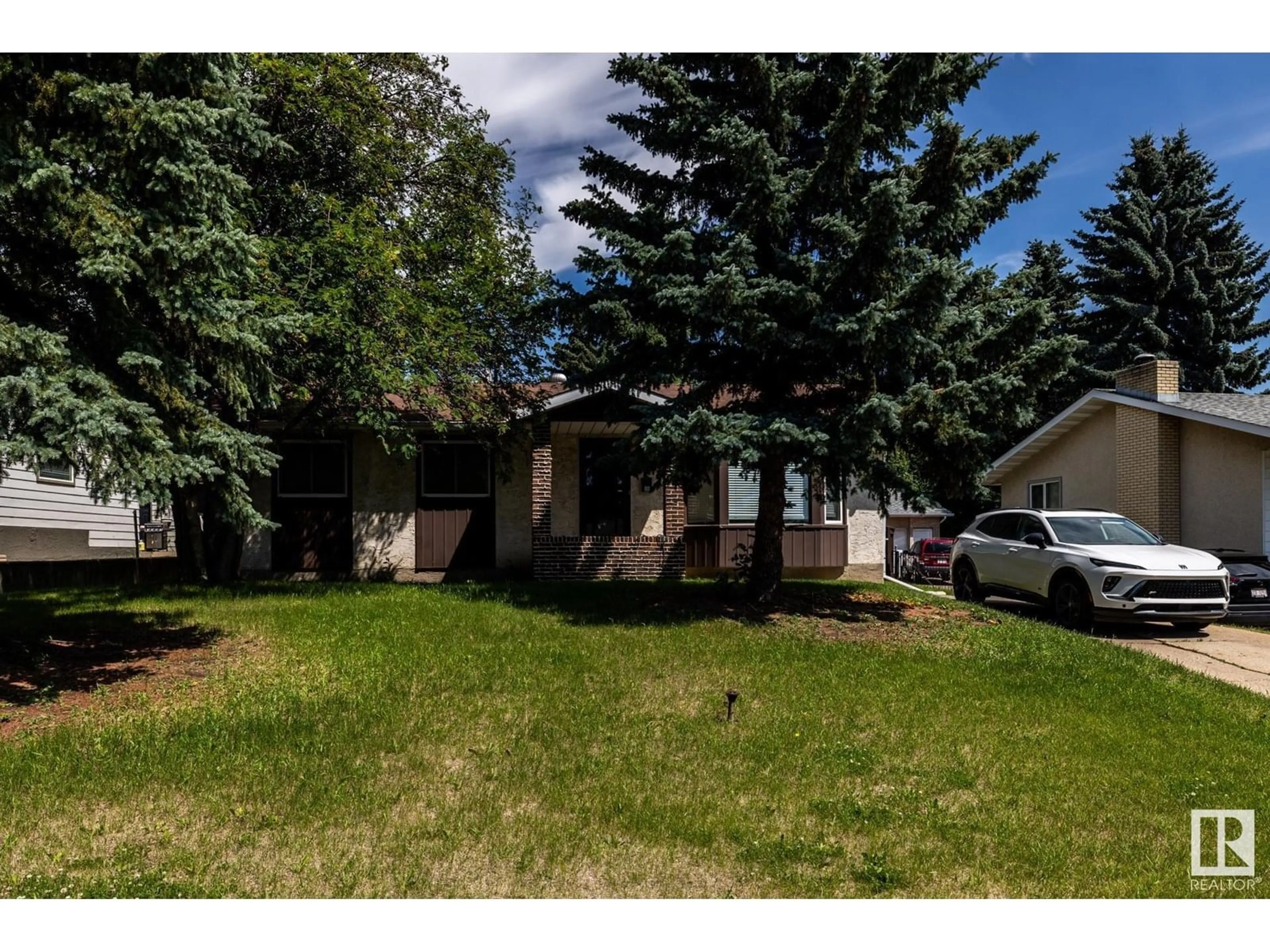 A pic from outside/outdoor area/front of a property/back of a property/a pic from drone, street for 144 GEORGIAN WY, Sherwood Park Alberta T8A2W4