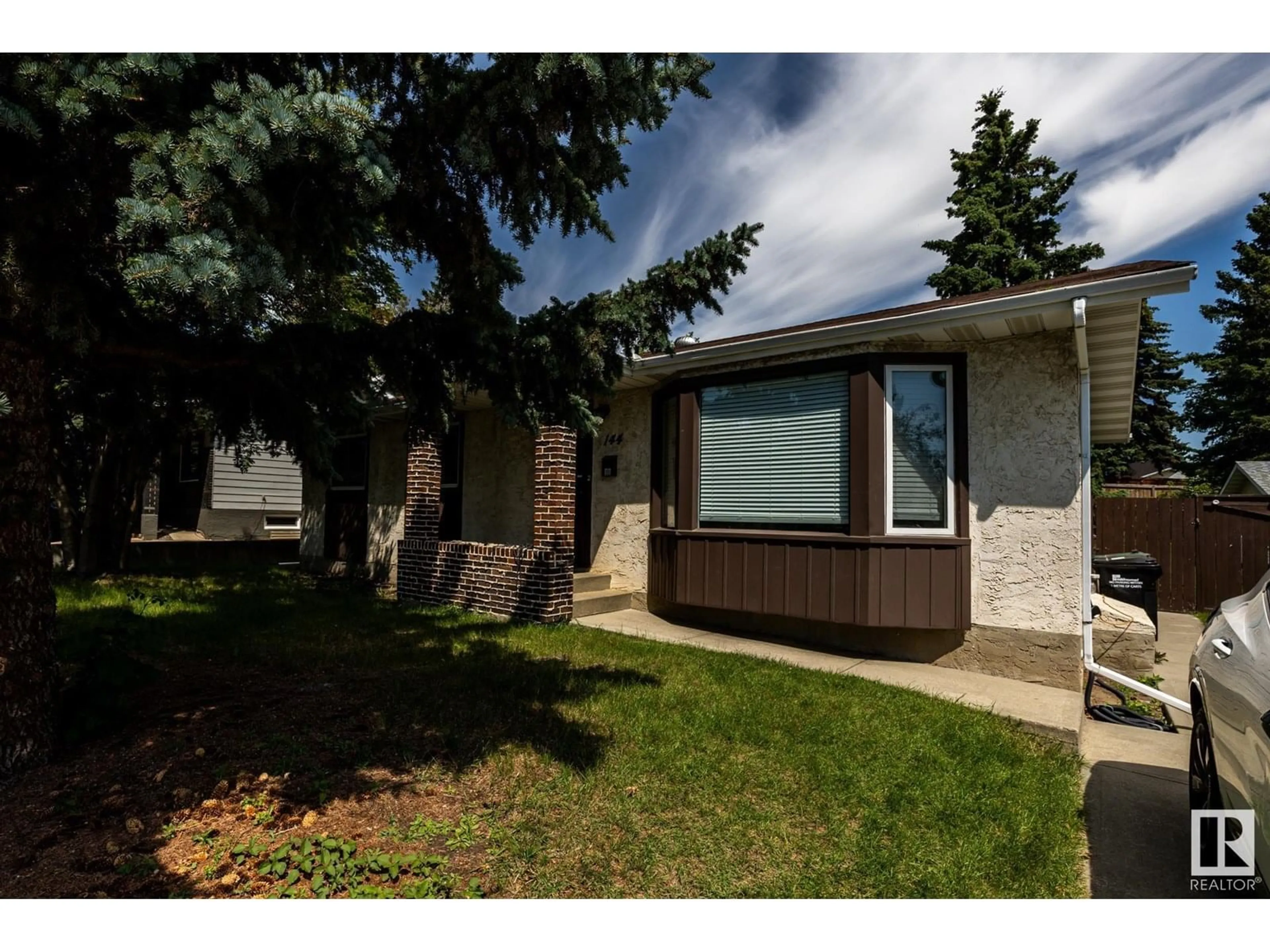 Home with vinyl exterior material, street for 144 GEORGIAN WY, Sherwood Park Alberta T8A2W4