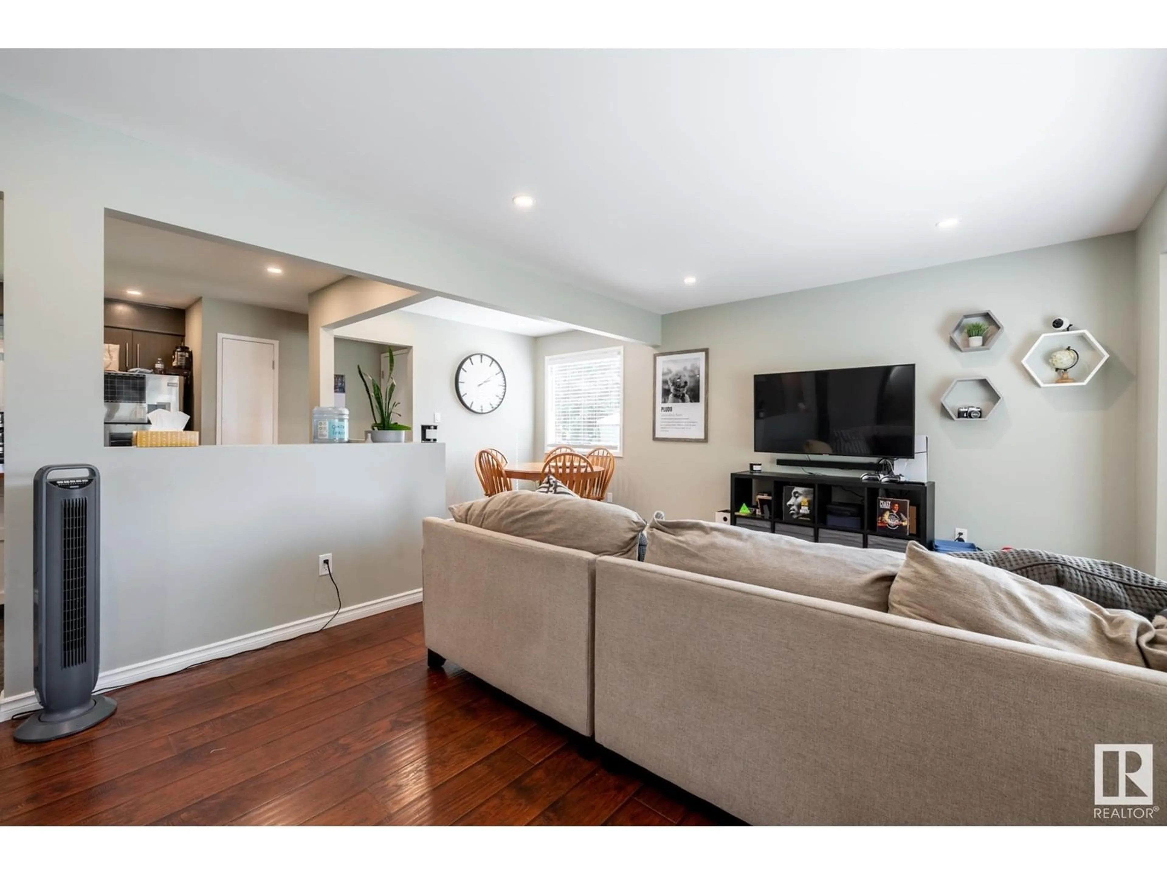 Living room with furniture, wood/laminate floor for 144 GEORGIAN WY, Sherwood Park Alberta T8A2W4