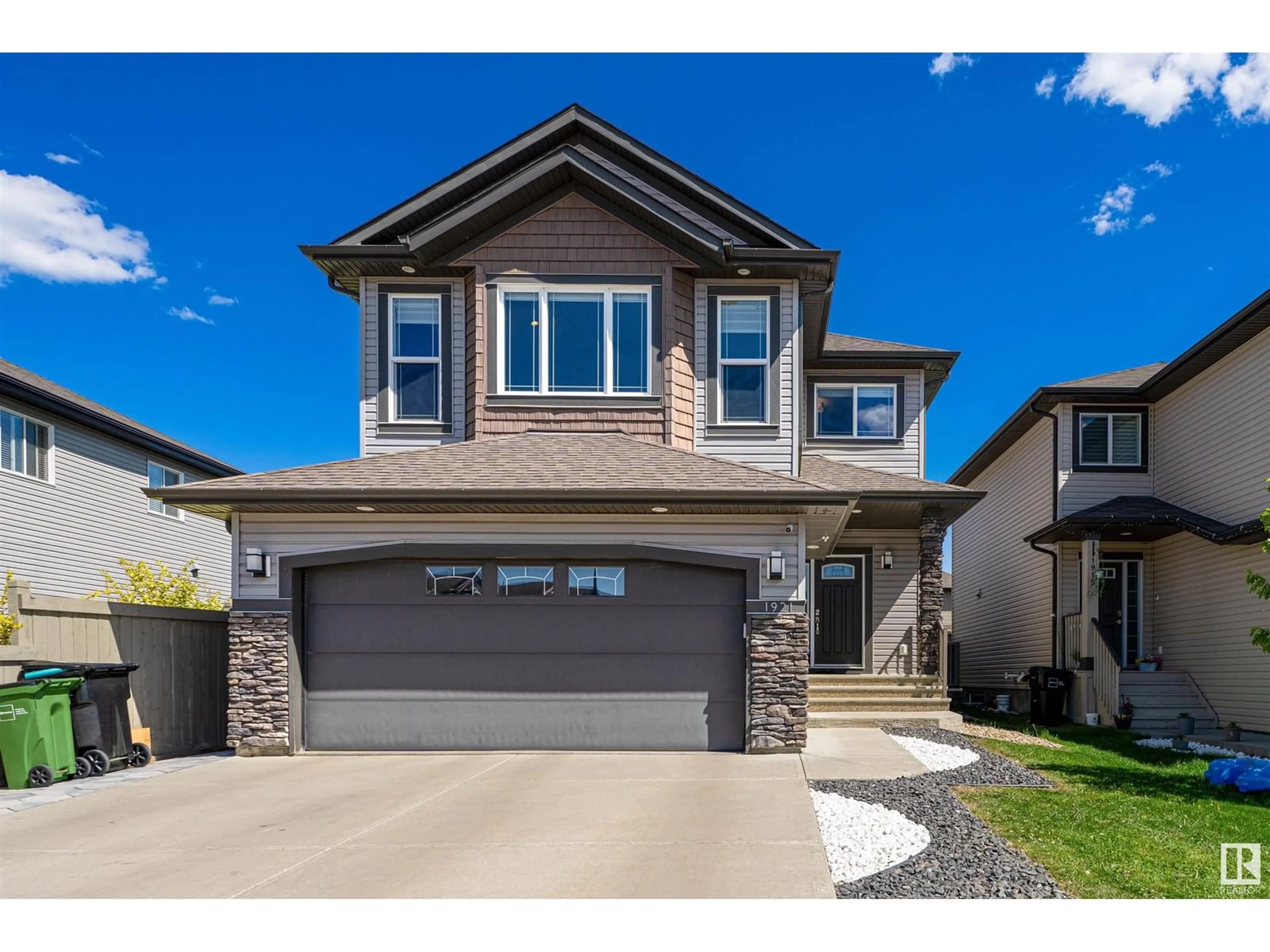 Home with vinyl exterior material, street for 1921 33 ST, Edmonton Alberta T6T0L5