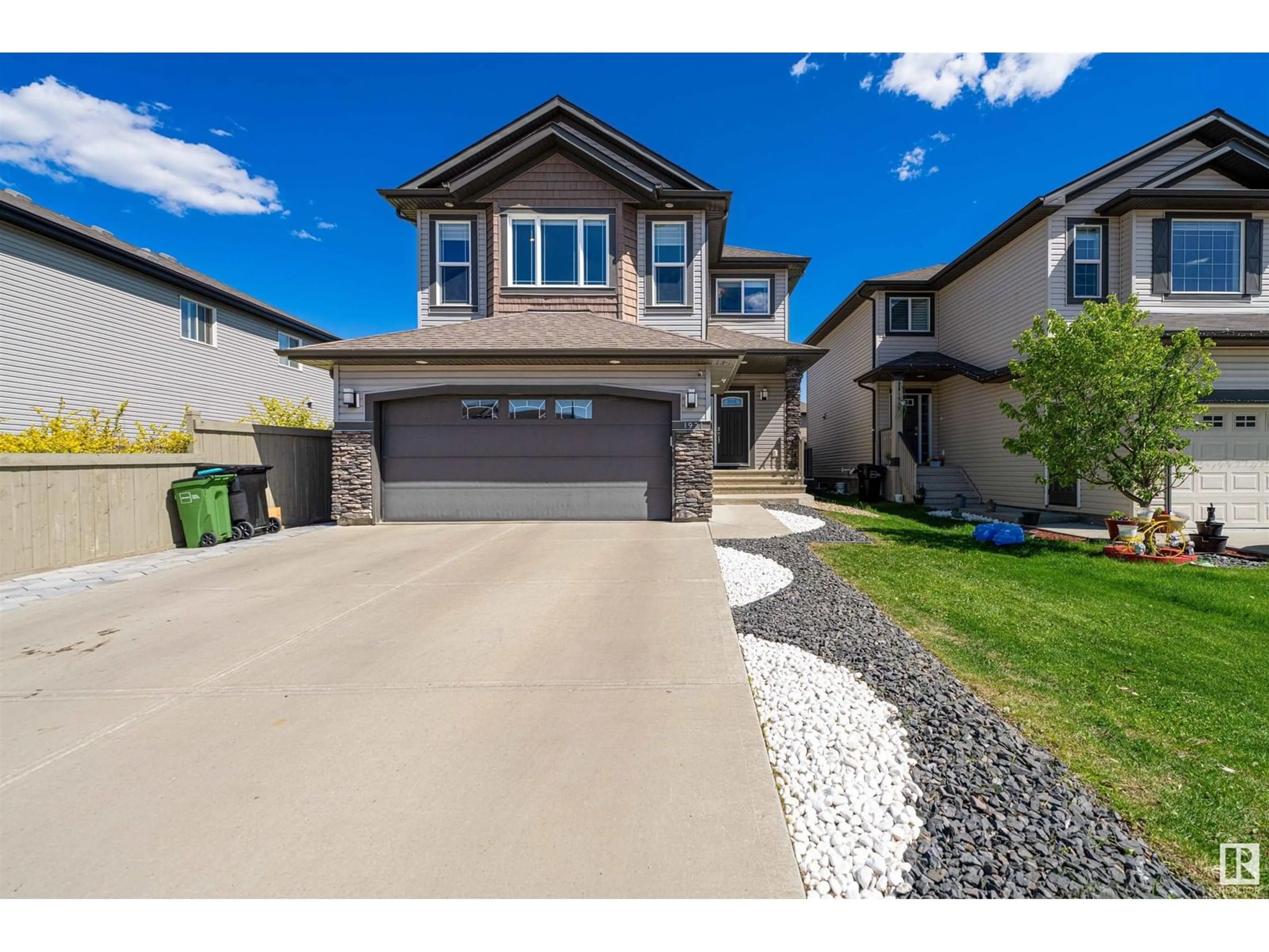 Home with vinyl exterior material, street for 1921 33 ST, Edmonton Alberta T6T0L5