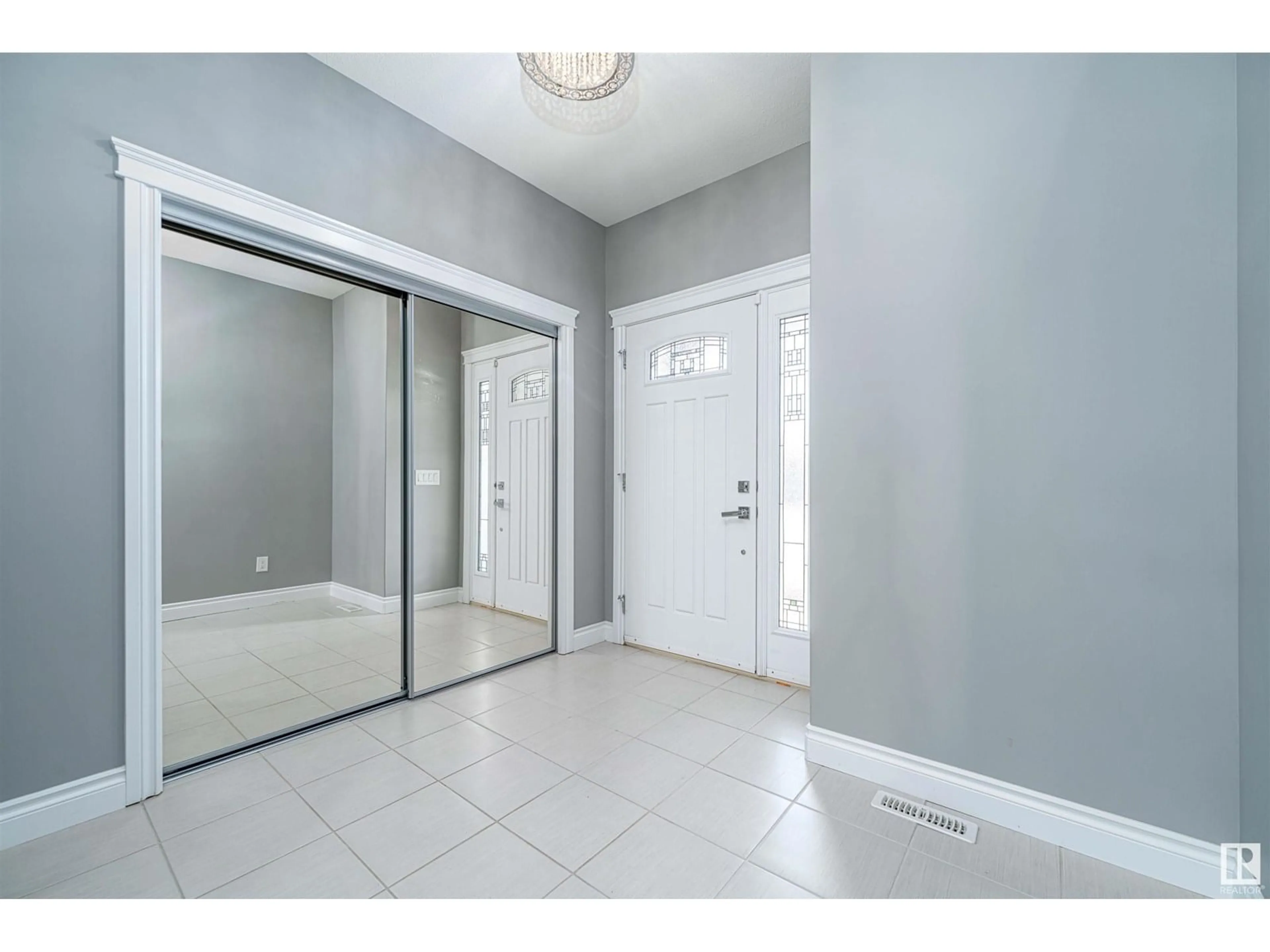 Indoor entryway for 1921 33 ST, Edmonton Alberta T6T0L5