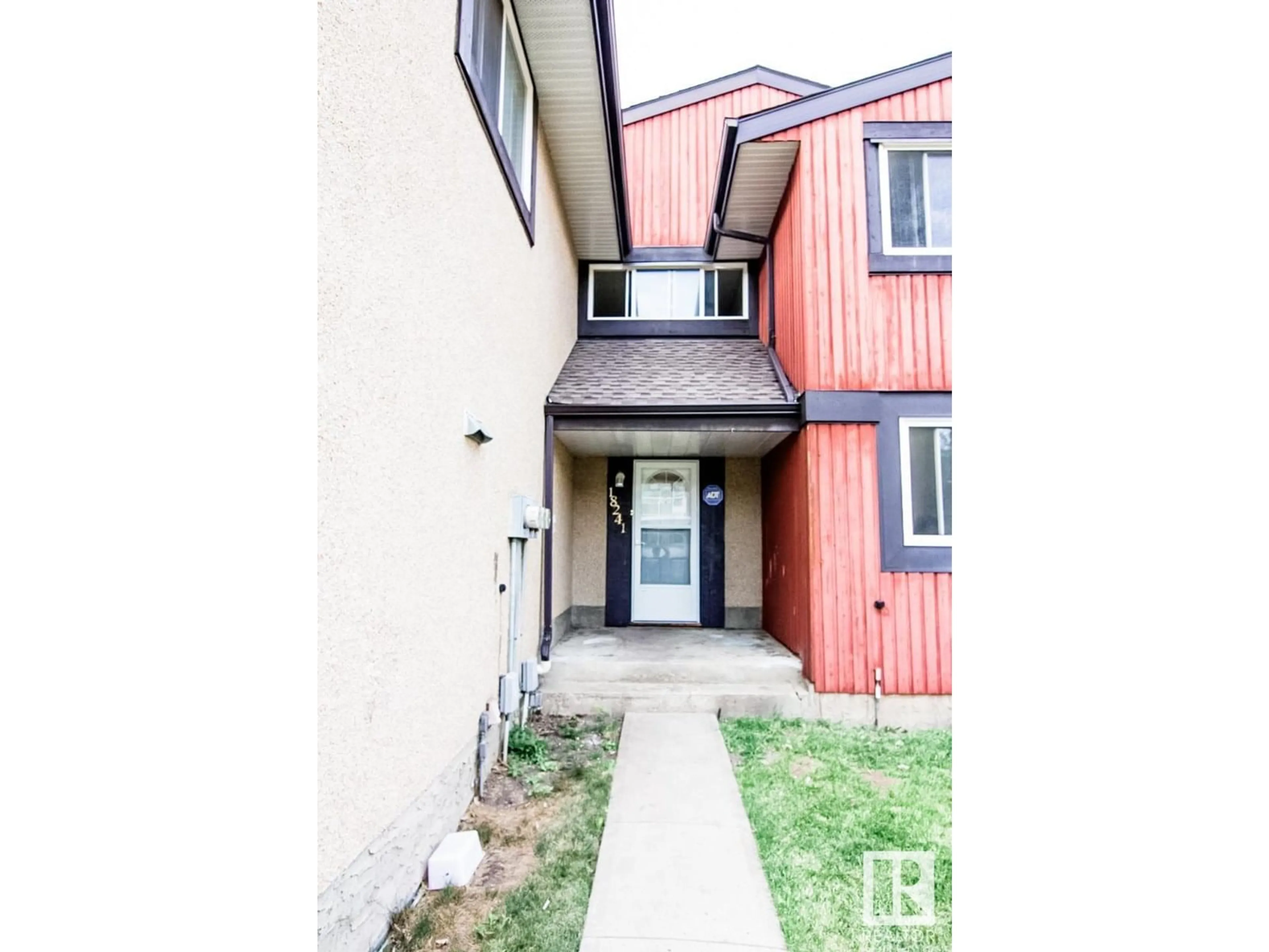 Indoor entryway for 18241 86 AV NW, Edmonton Alberta T5T1T7