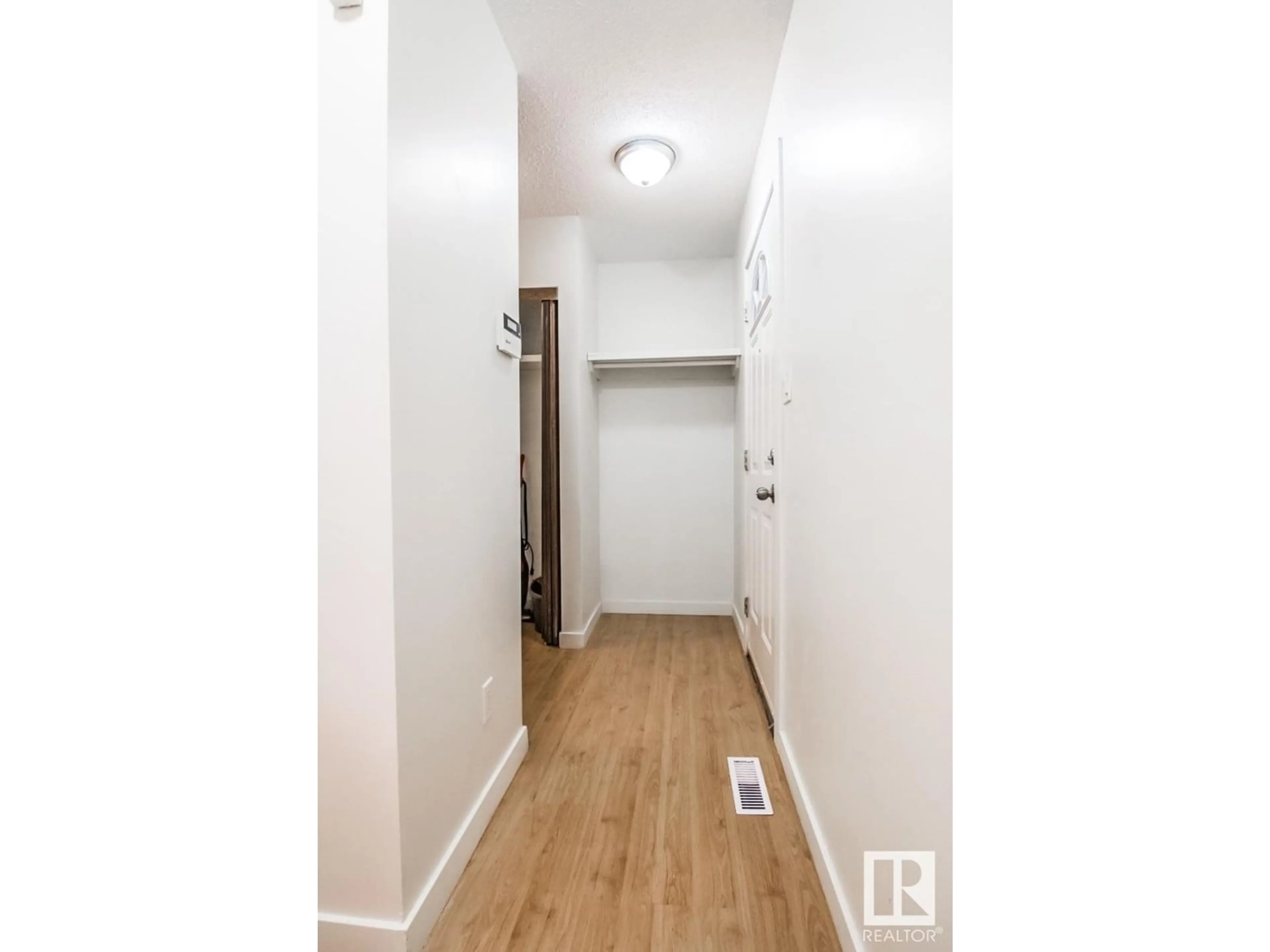 Indoor entryway for 18241 86 AV NW, Edmonton Alberta T5T1T7