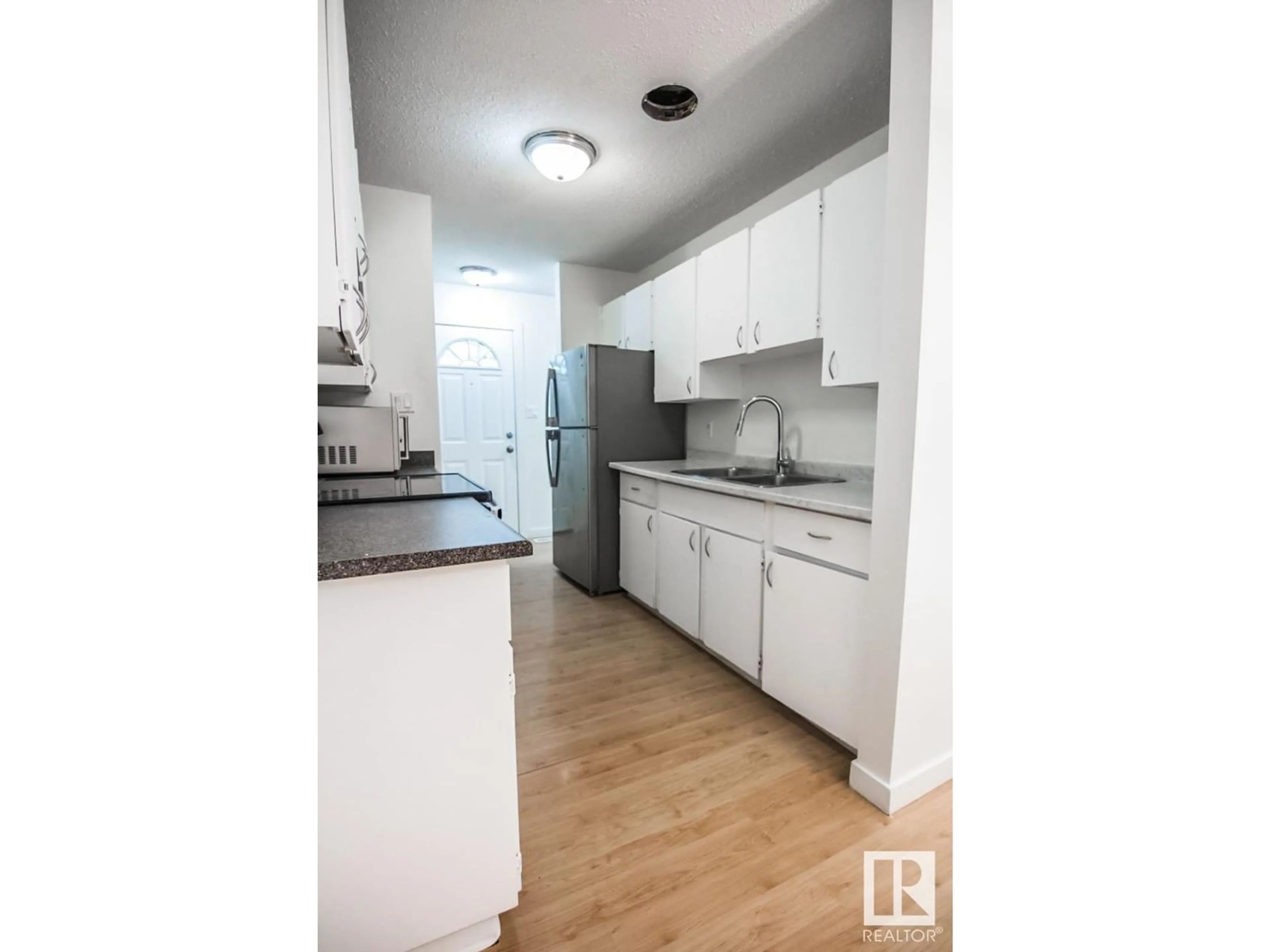 Standard kitchen, wood/laminate floor for 18241 86 AV NW, Edmonton Alberta T5T1T7