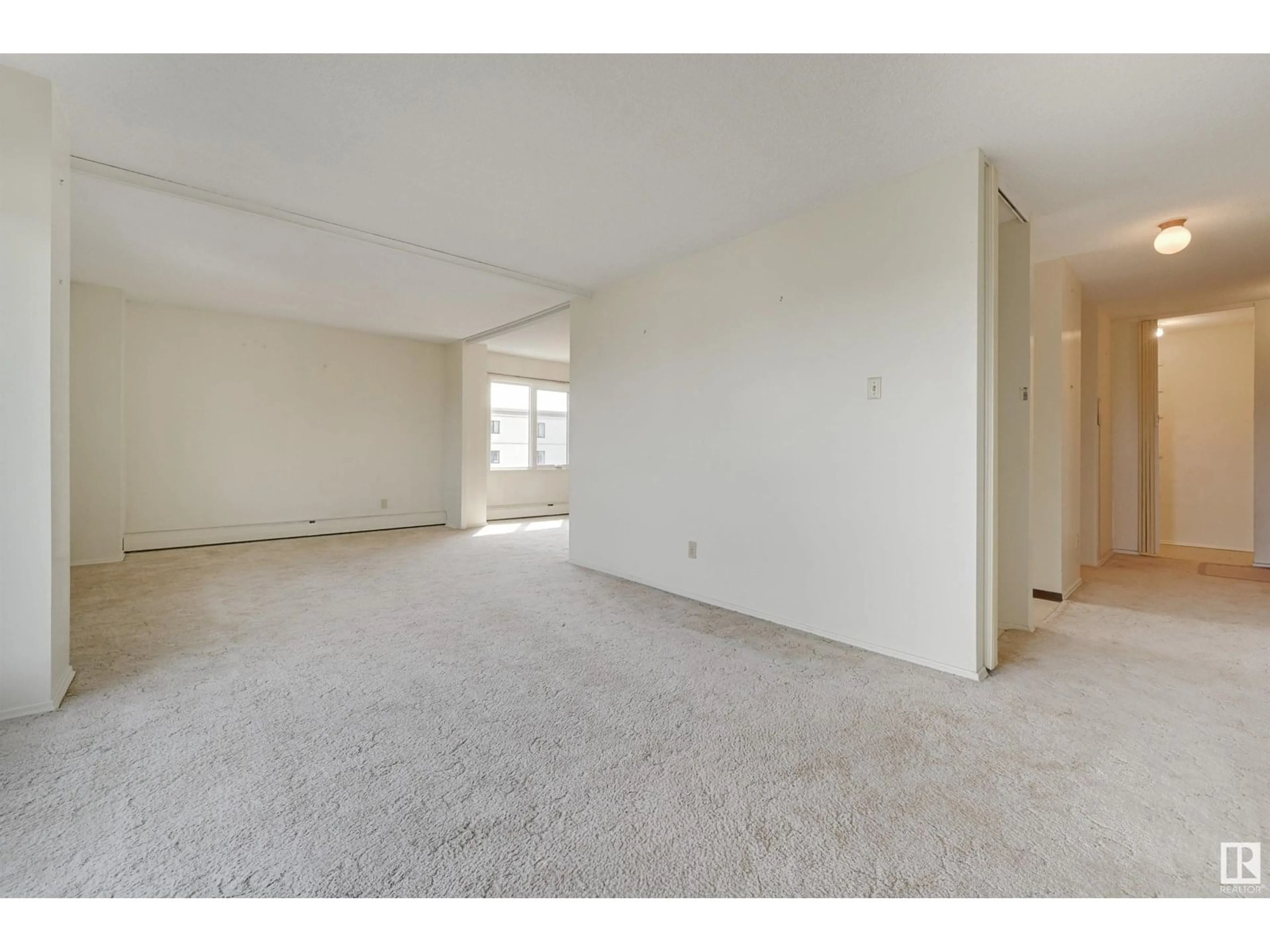 A pic of a room for 9725 - 906 106 ST NW, Edmonton Alberta T5K1B5