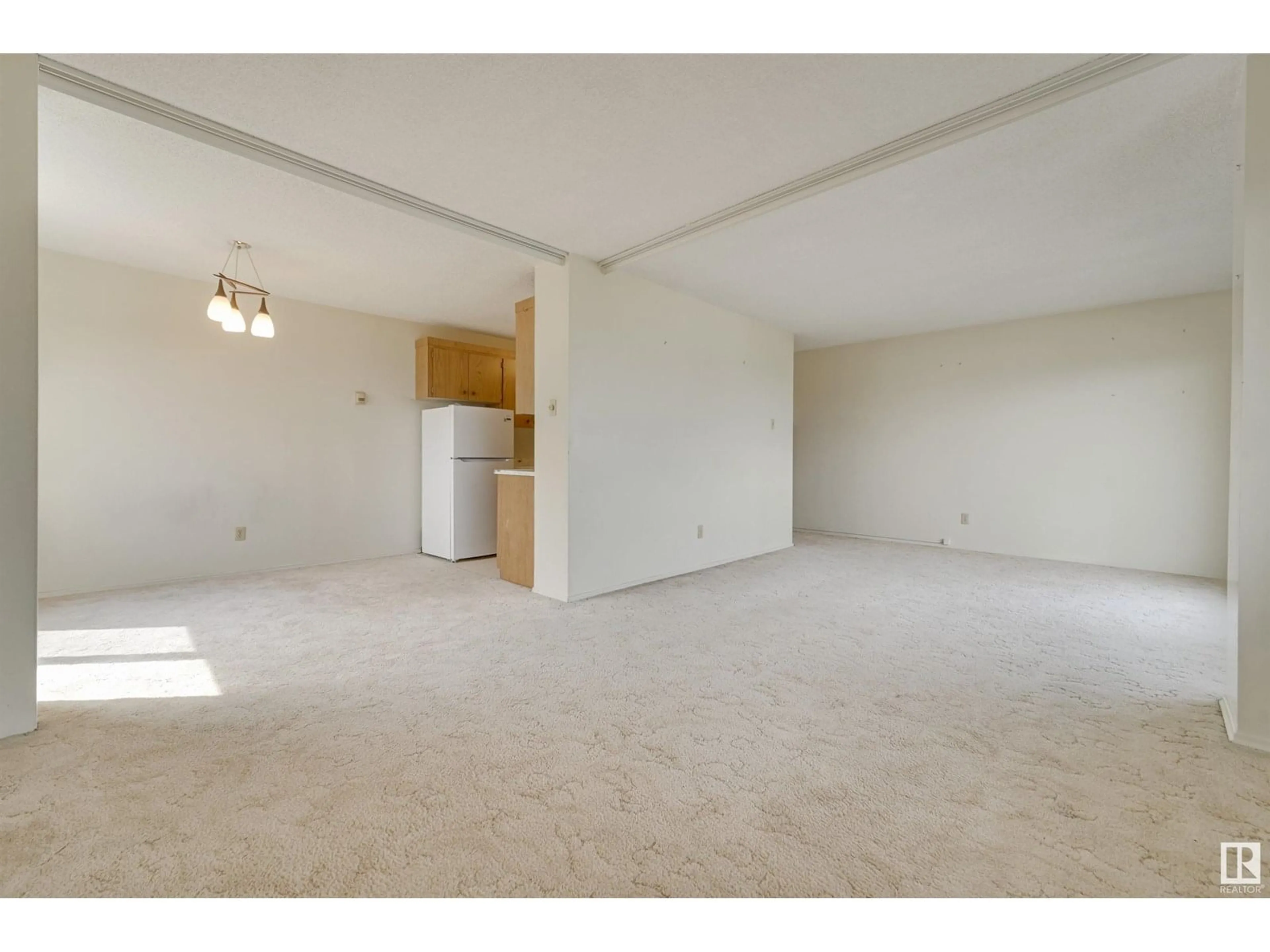 A pic of a room for 9725 - 906 106 ST NW, Edmonton Alberta T5K1B5