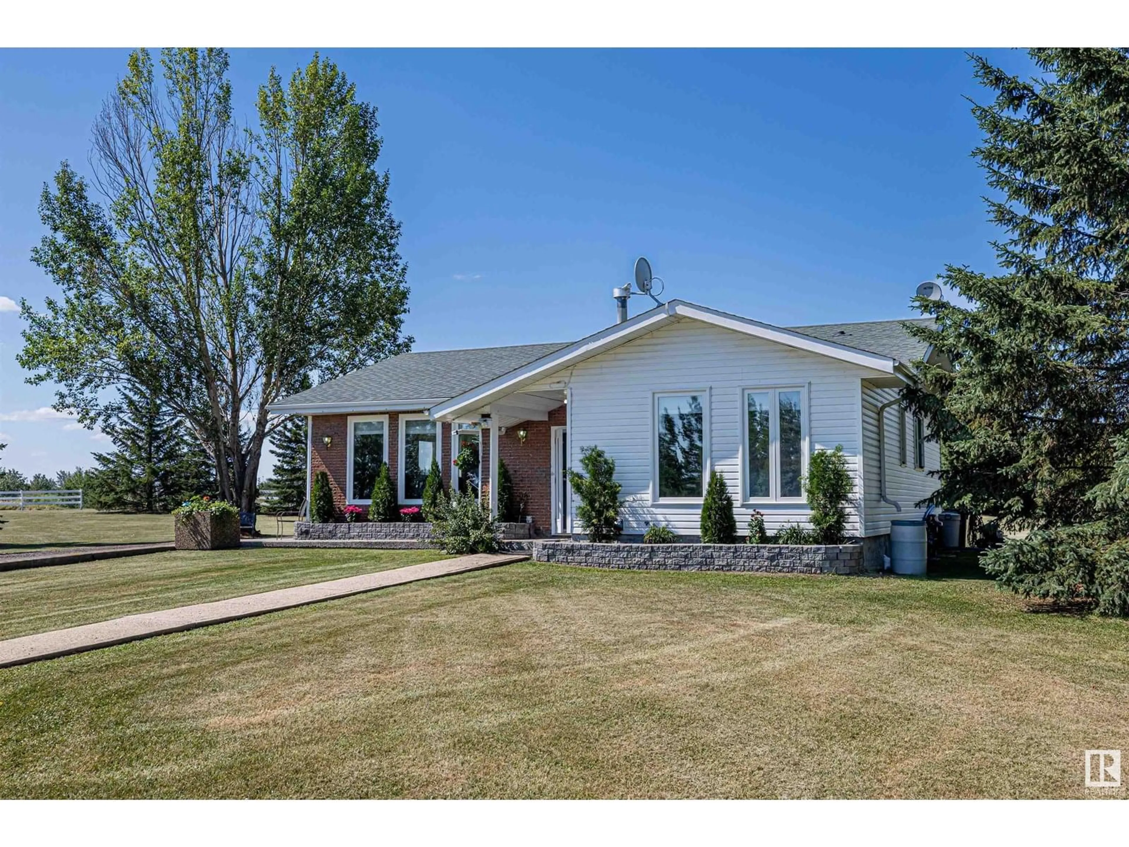 Home with vinyl exterior material, unknown for 21341 TWP ROAD 534, Rural Strathcona County Alberta T8G2B2