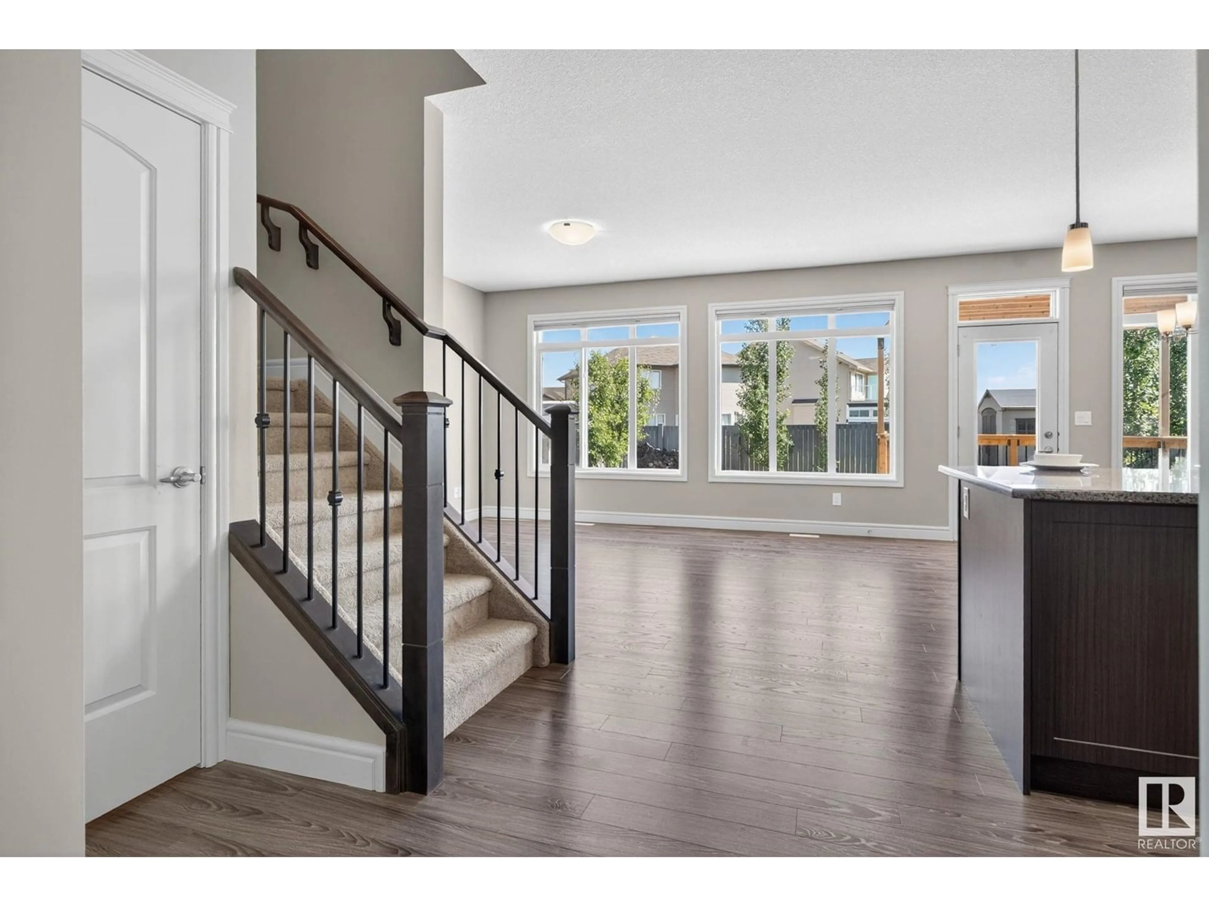 Indoor entryway for 621 CY BECKER DR, Edmonton Alberta T5L0Y1