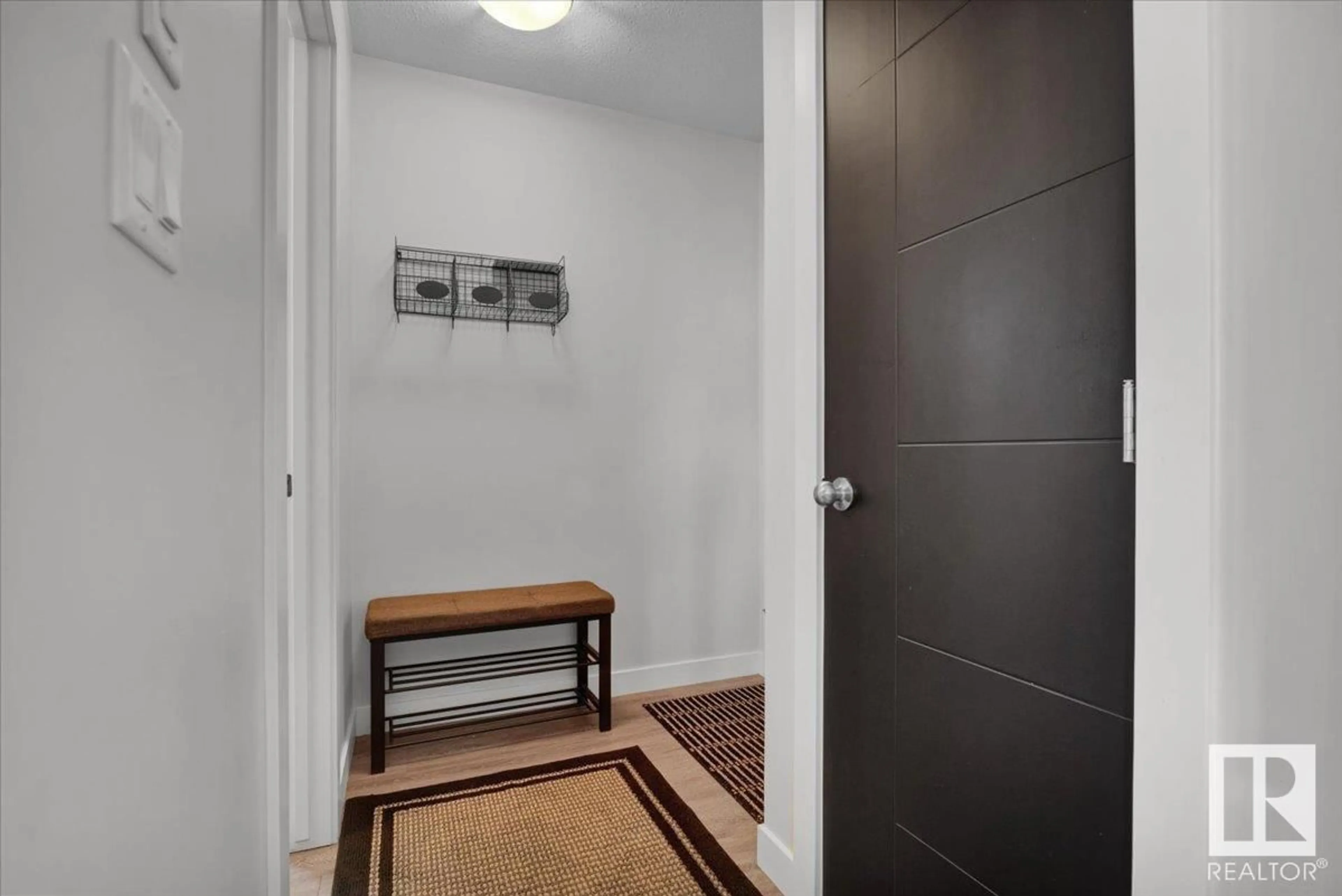 Indoor entryway for 12015 91 ST, Edmonton Alberta T5B4B9