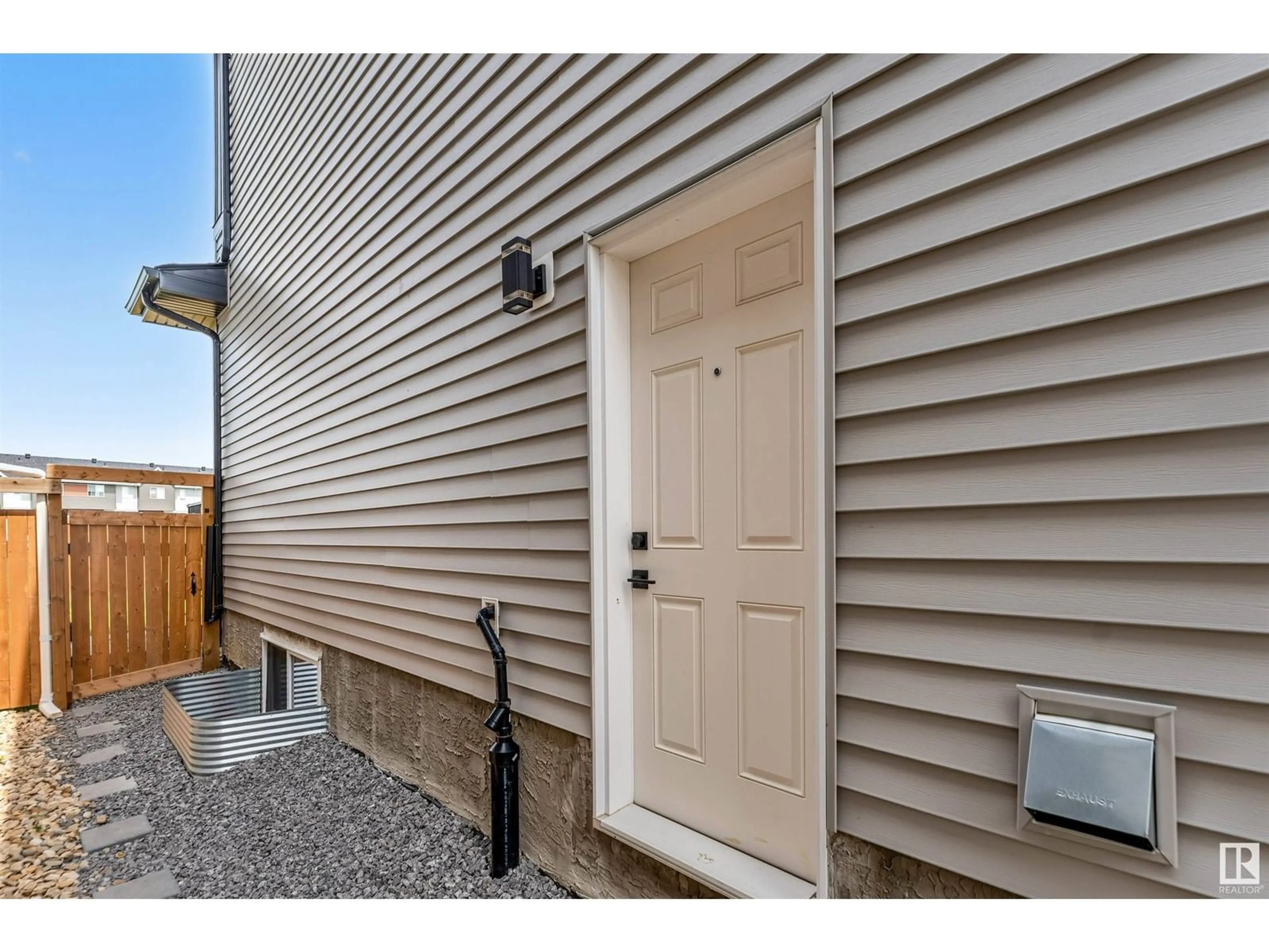 Unknown for SW - 15518 13A AV, Edmonton Alberta T6W1A4