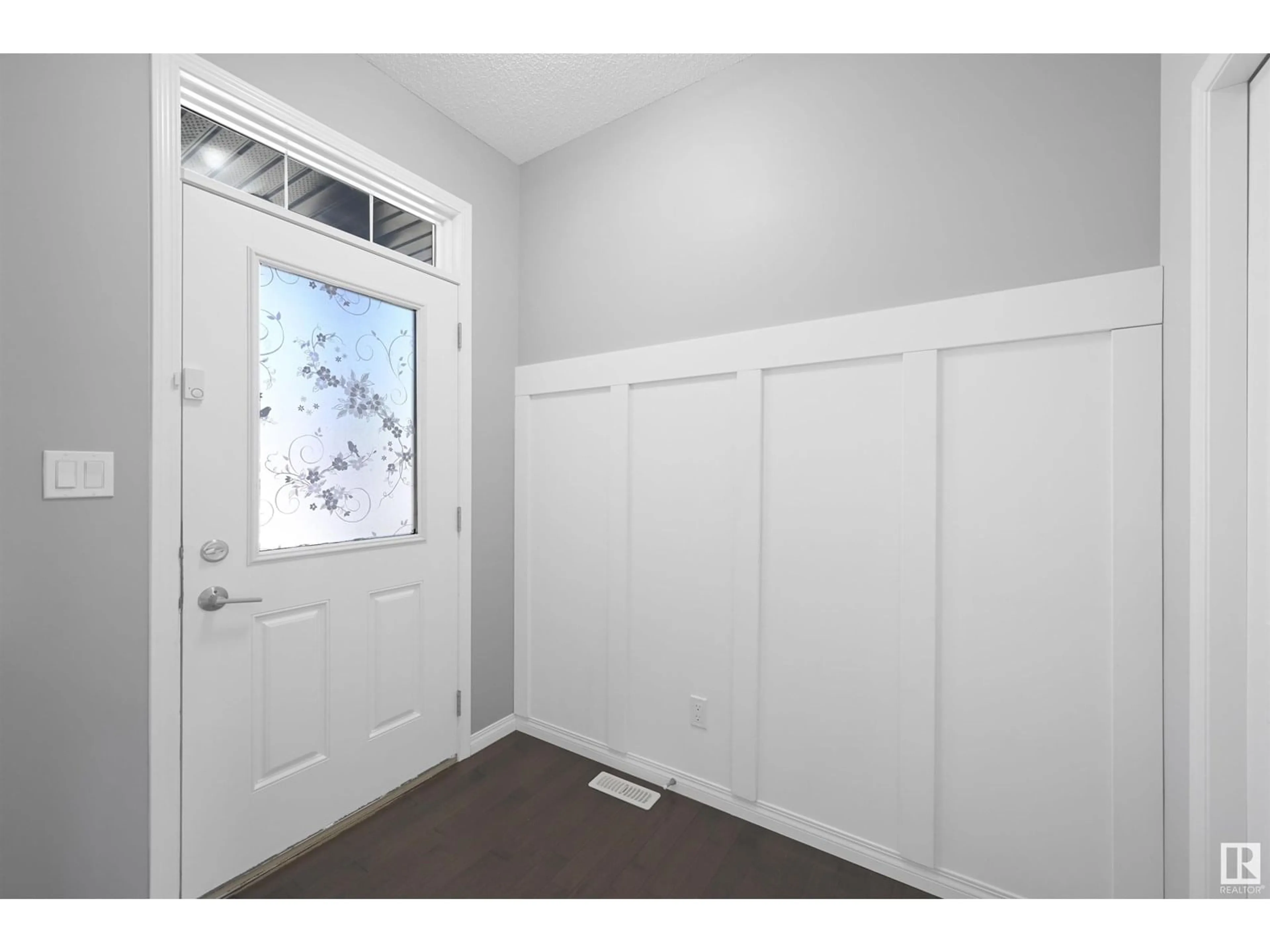 Indoor entryway for 3114 ARTHURS CR, Edmonton Alberta T6W2H7