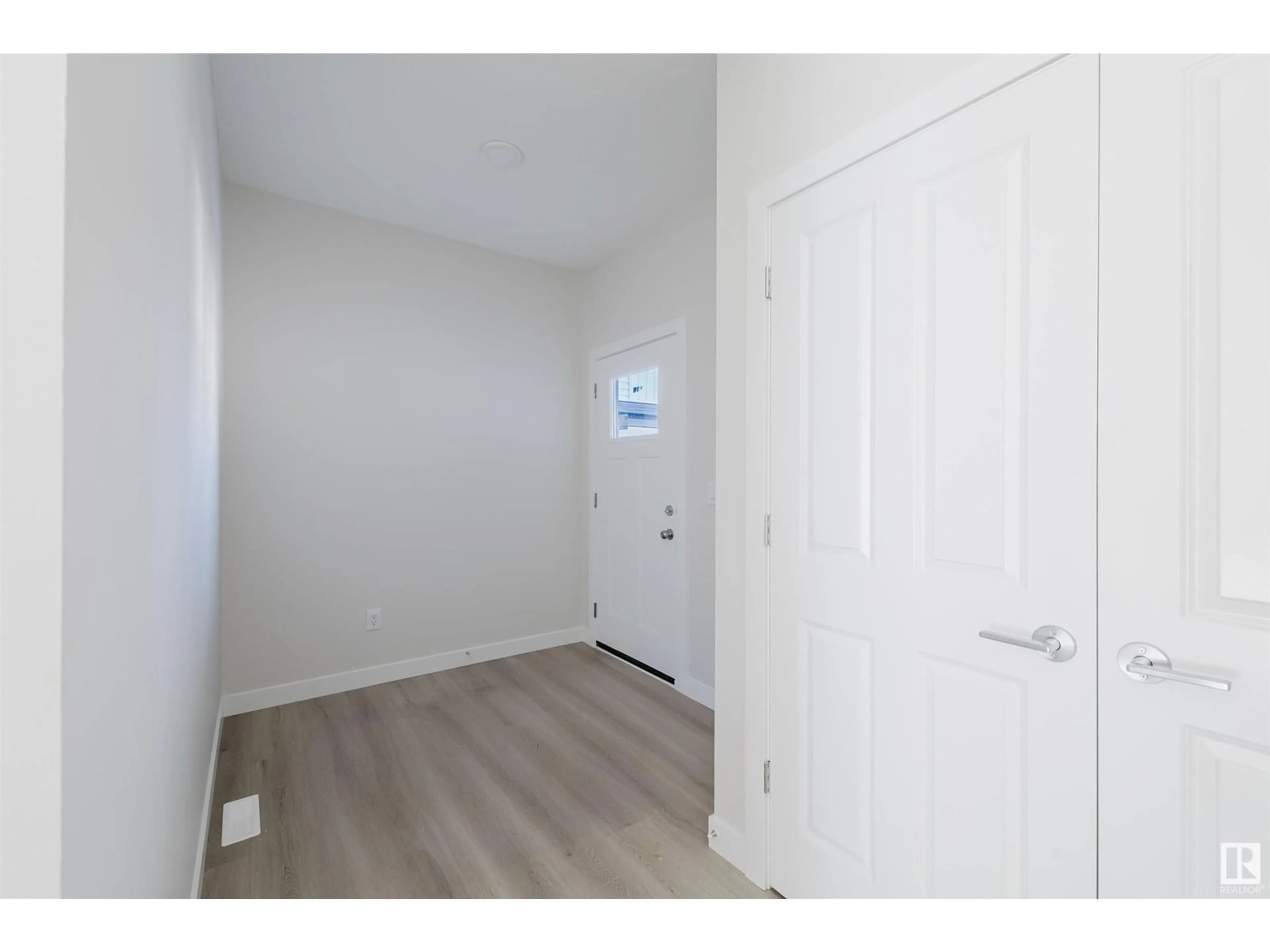 Indoor entryway for 5107 71 ST, Beaumont Alberta T4X3E5